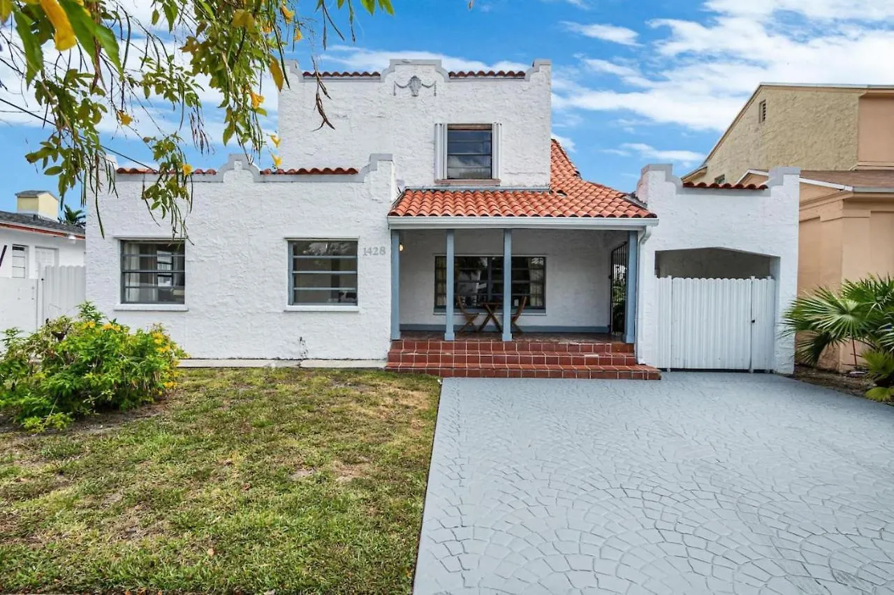 West Brickell Gem With Private Garden, 2br 2bath