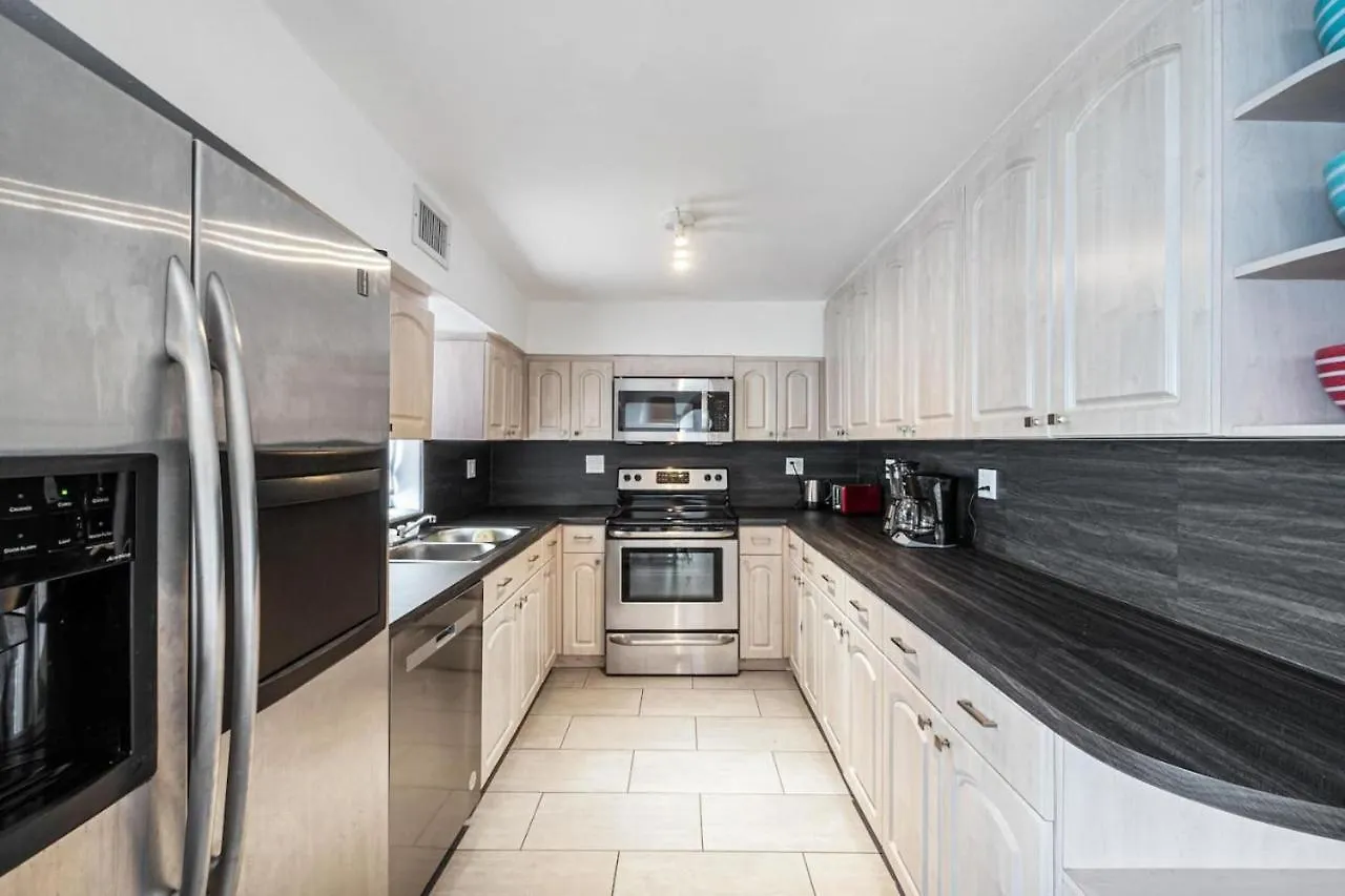 West Brickell Gem With Private Garden, 2br 2bath *