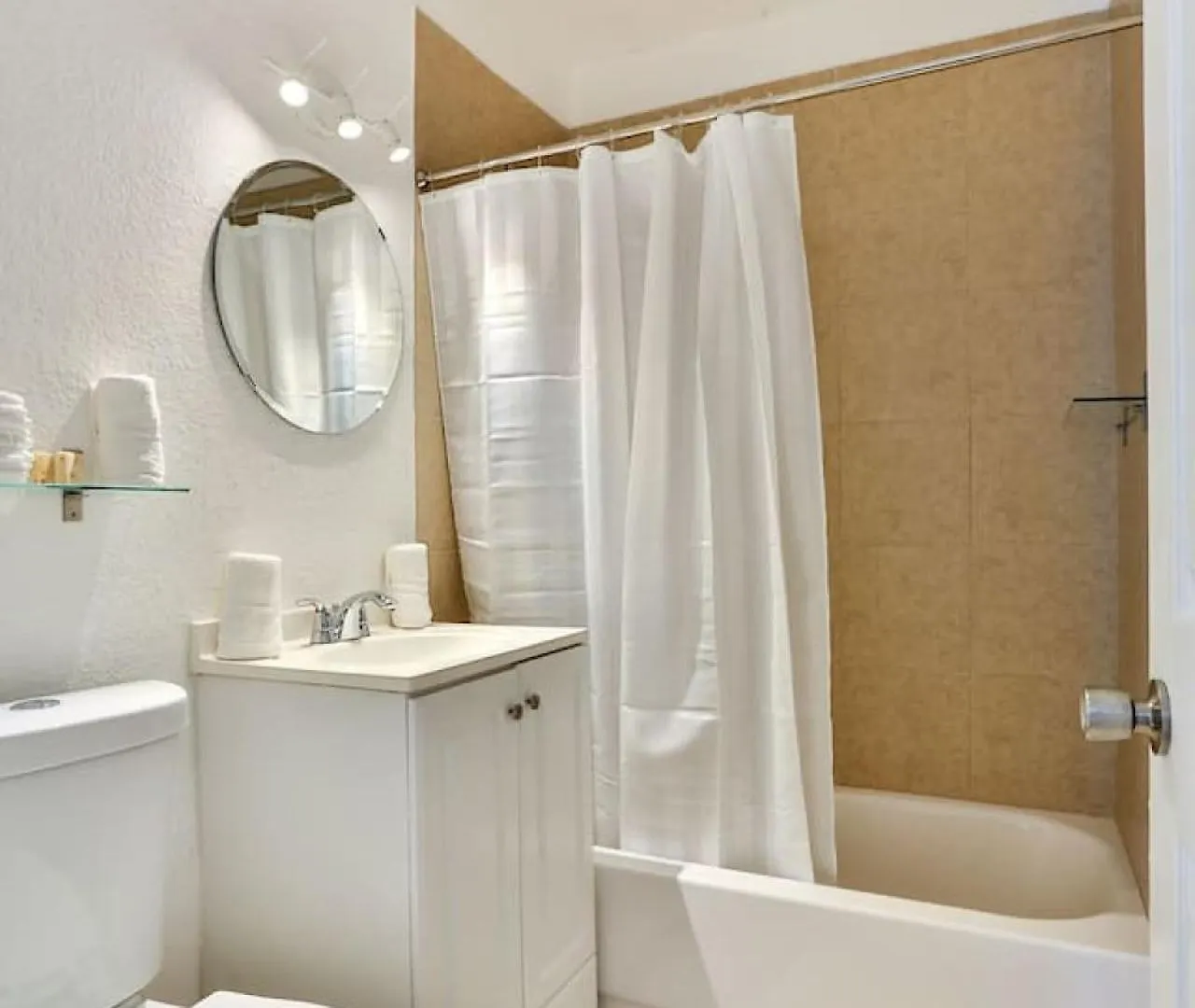 Holiday home 4bedrooms 2bathrooms Art District Contemporary Japanese Themed *