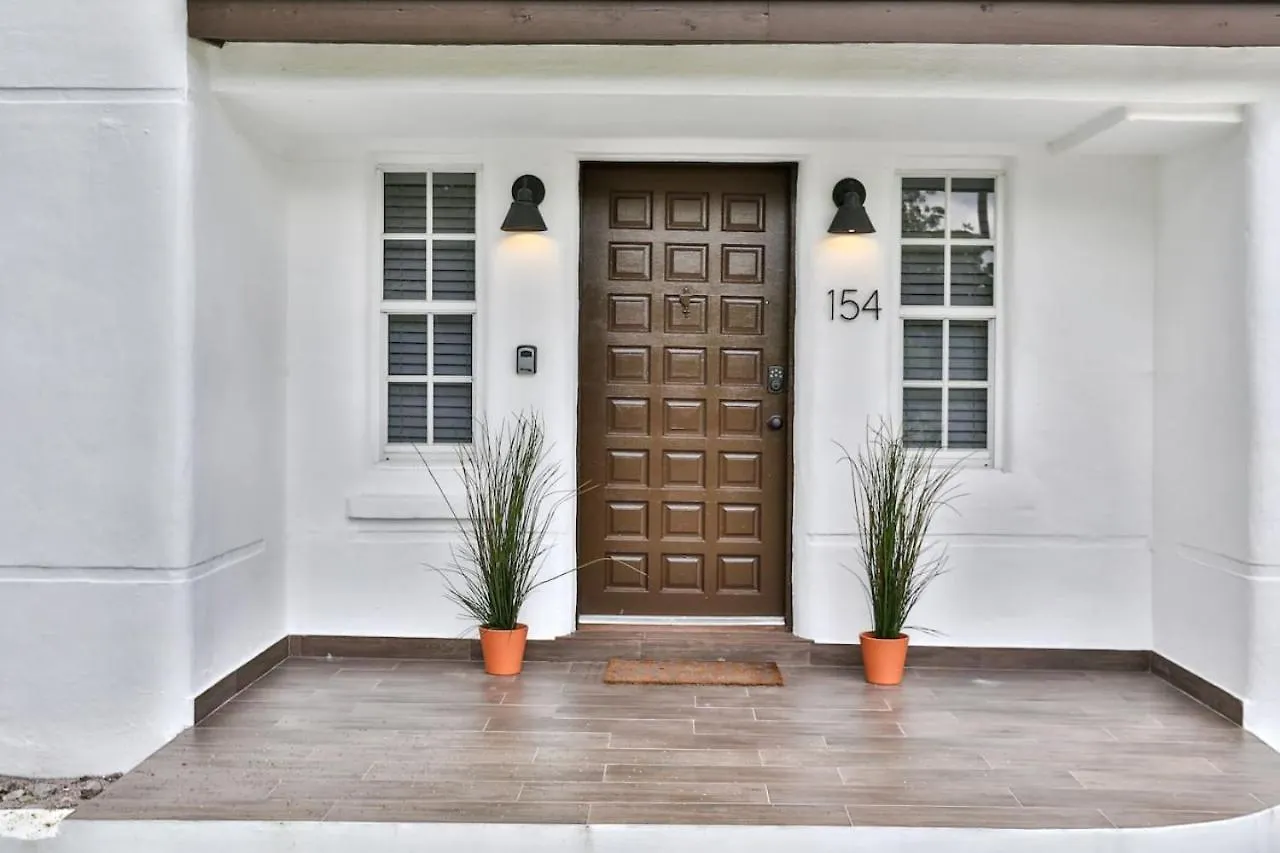 Modern Rock Themed House W Hot Tub Huge Yard * Miami