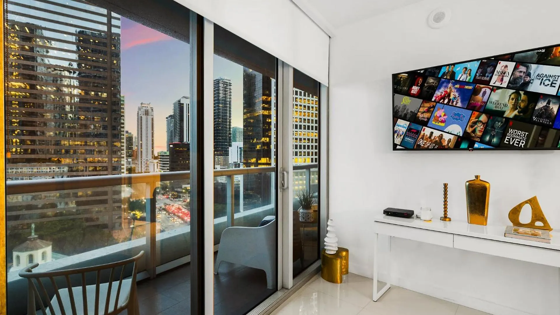 Downtown Brickell- Free Pool -gym-