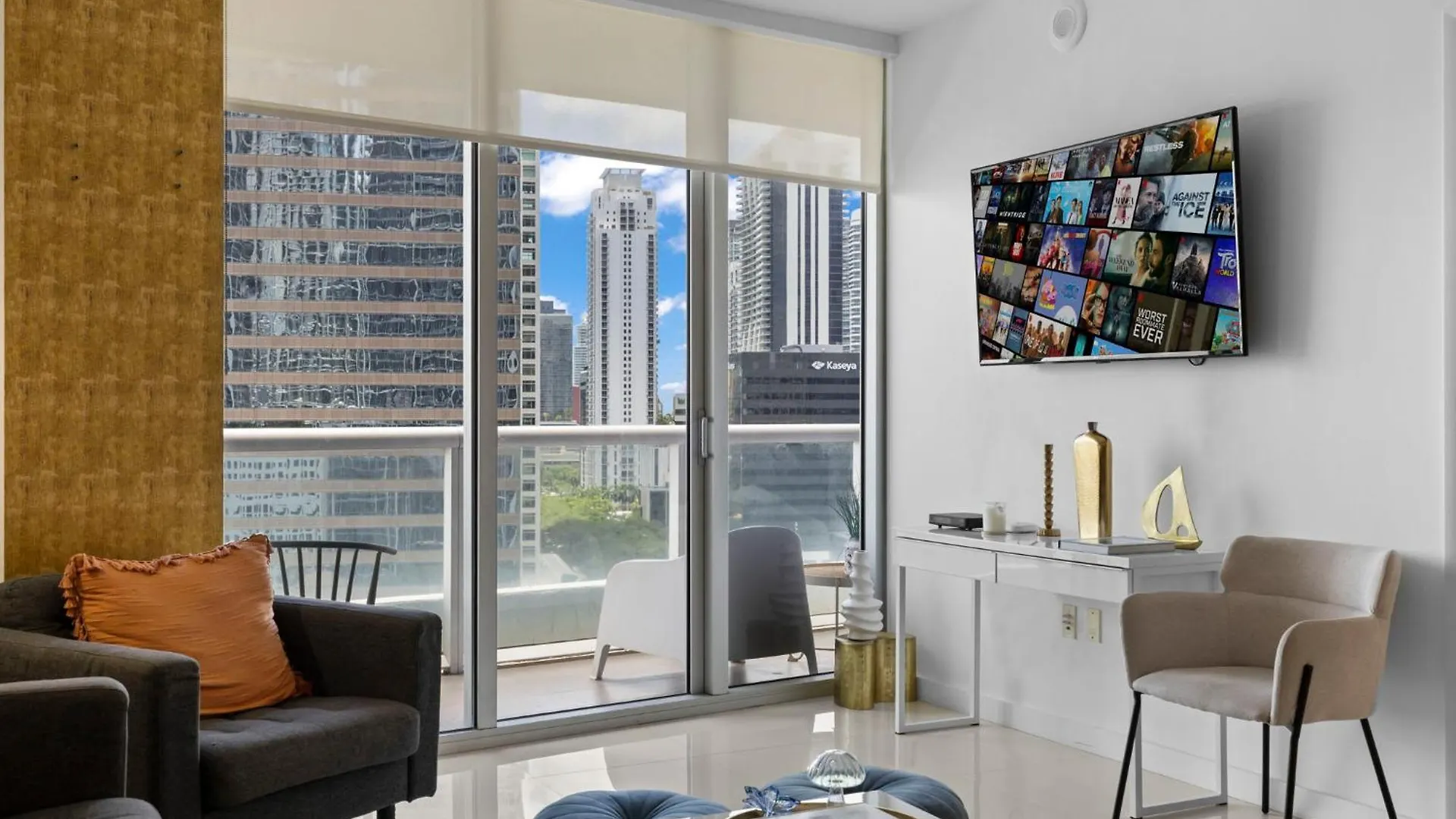 Downtown Brickell- Free Pool -gym- *