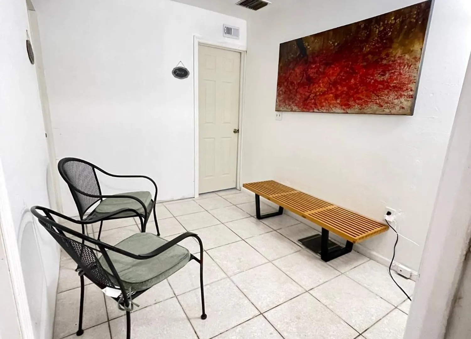 Ludge By Airport Hostel