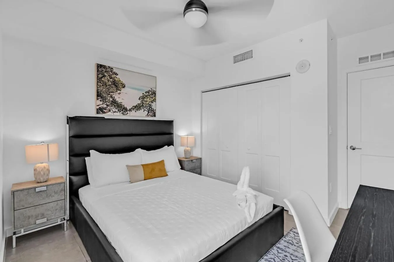 Prime Location 3 Bed Gem Near Brickell With Parking Appartamento