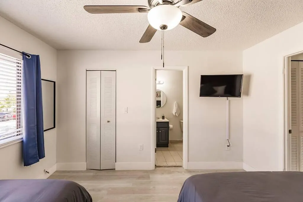 Oasis 7 Mins To Dolphin Mall Mia Ps4 Games Apartment Miami