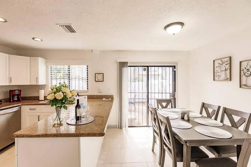 Apartment Oasis 7 Mins To Dolphin Mall Mia Ps4 Games *