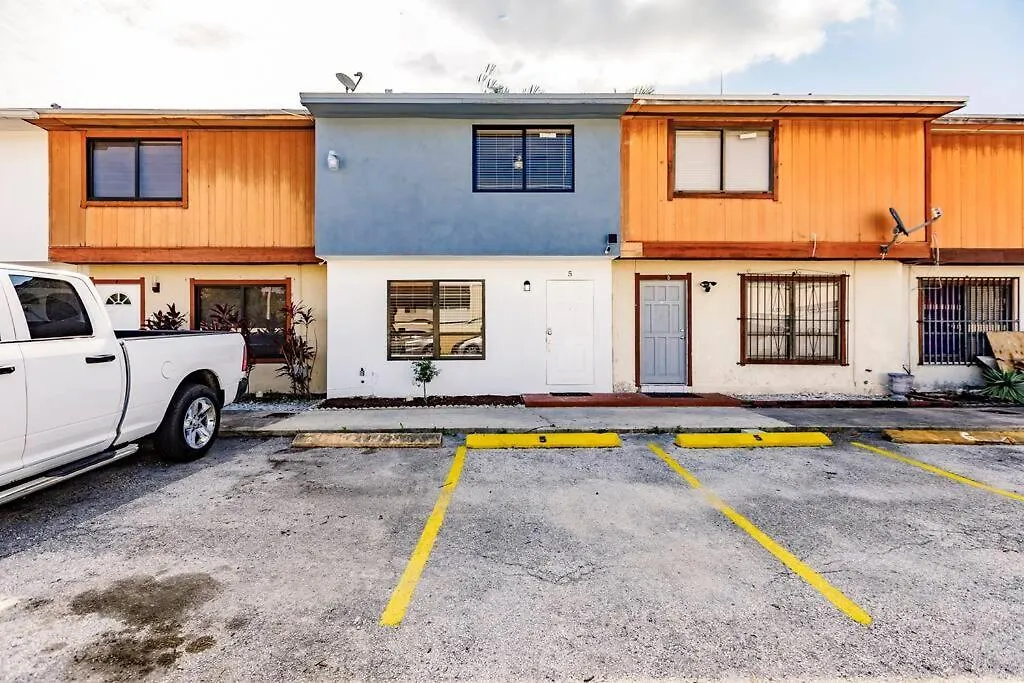 Oasis 7 Mins To Dolphin Mall Mia Ps4 Games Miami