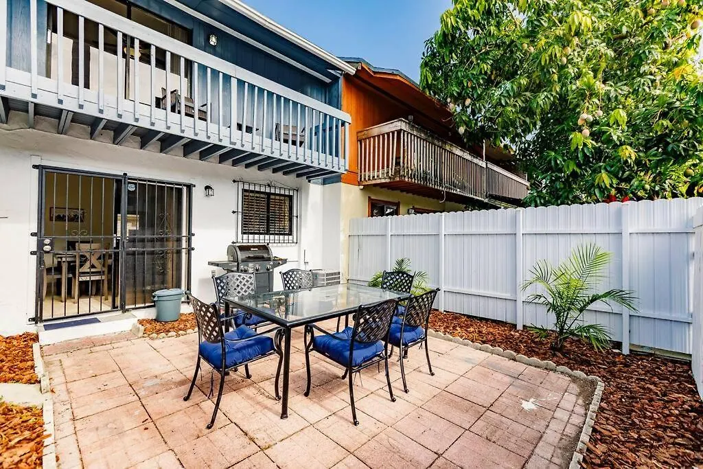 Apartment Oasis 7 Mins To Dolphin Mall Mia Ps4 Games Miami