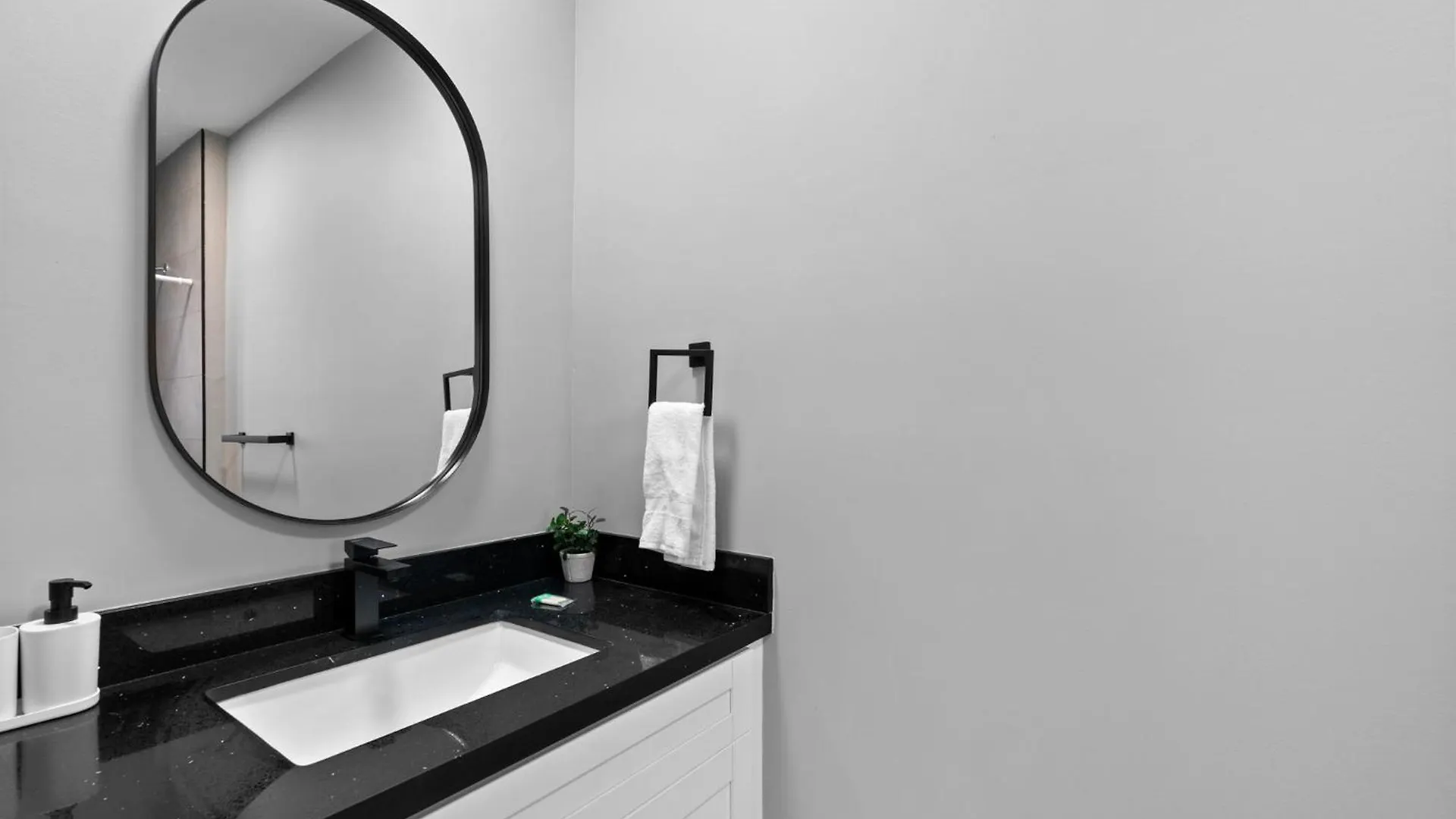 Modern 4-br House With Free Parking 아파트 마이애미