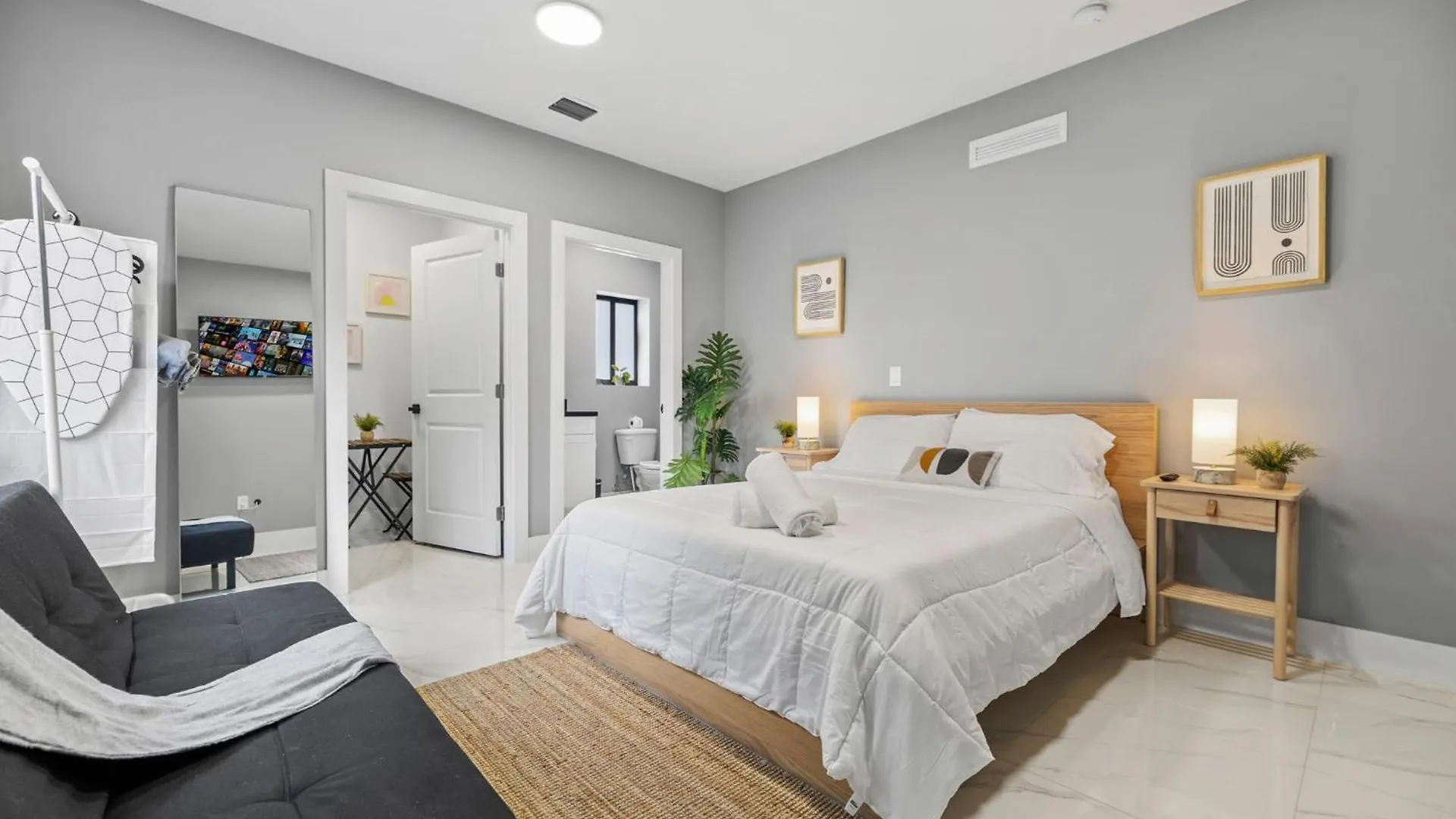 Beautifully Designed Studio In דירה