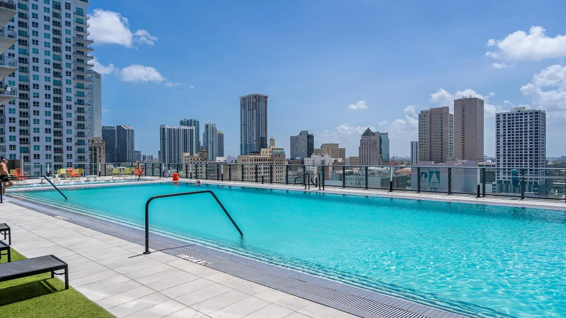 Incredible Unit In The Heart Of Downtown Apartment *