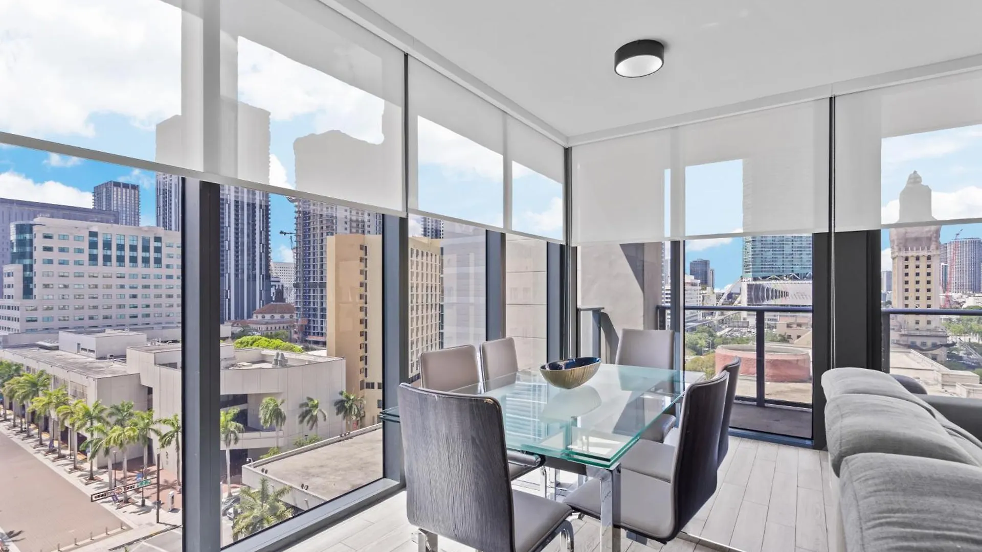 Sublime In The Heart Of Downtown Apartment