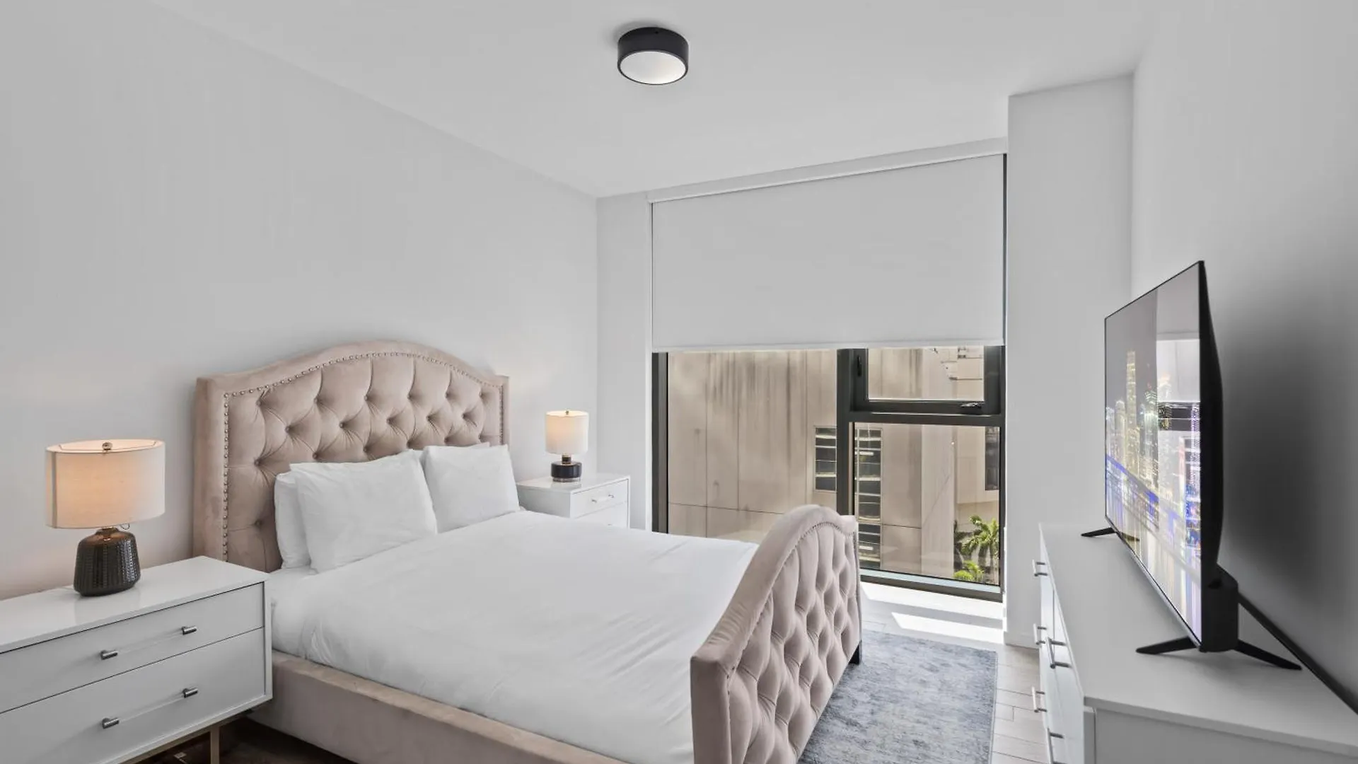 Exceptional In The Heart On Downtown Apartment