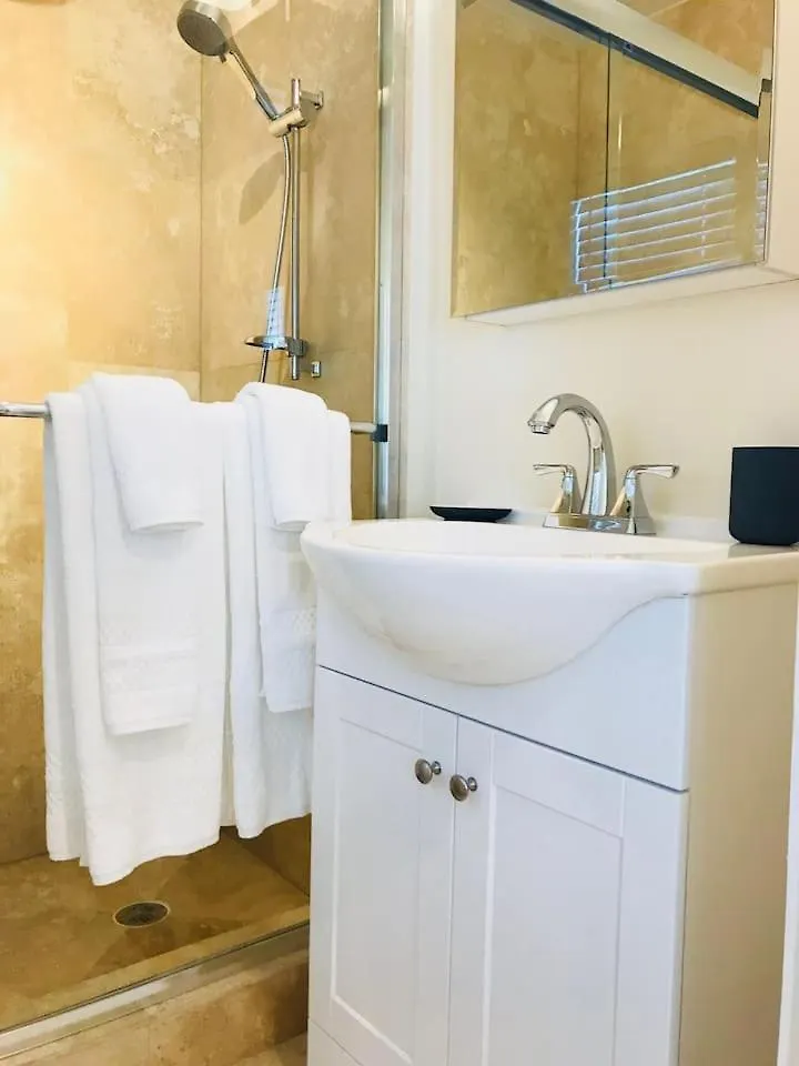 Vakantiehuis Renovated Grove -near Coconut Grove *