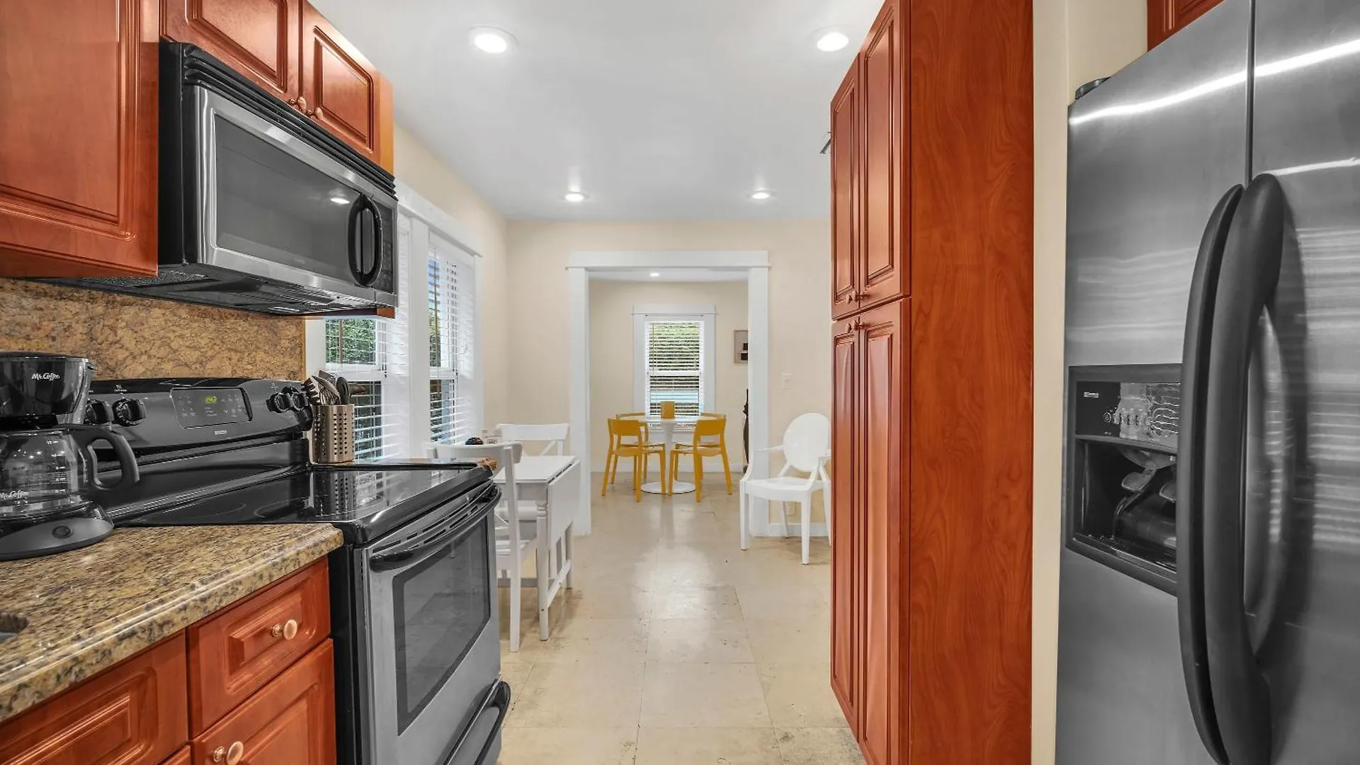 Renovated Grove -near Coconut Grove Holiday home *