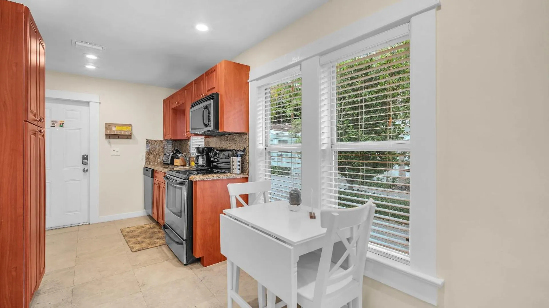 Holiday home Renovated Grove -near Coconut Grove *