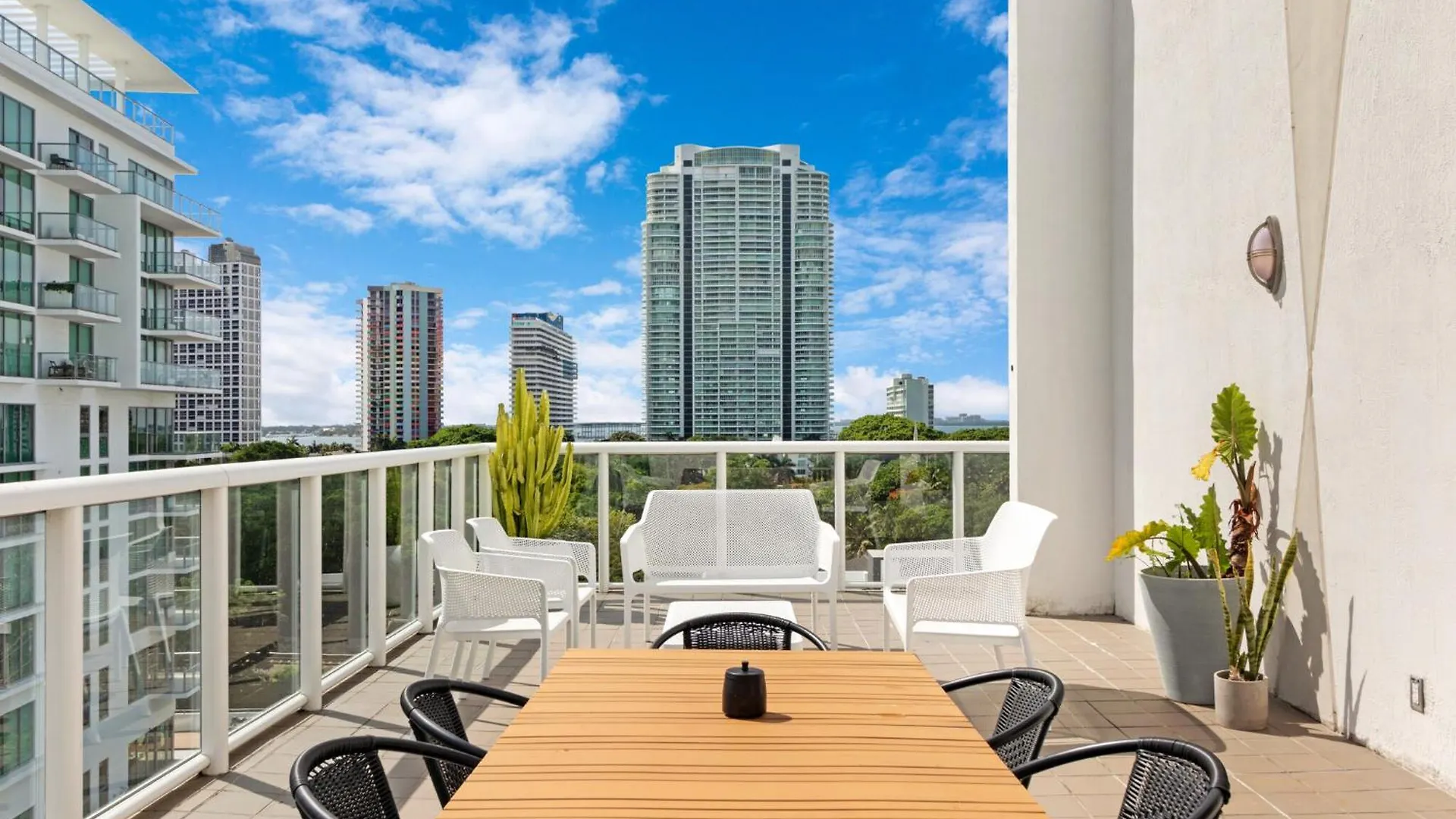 Roami At Habitat Brickell 4*