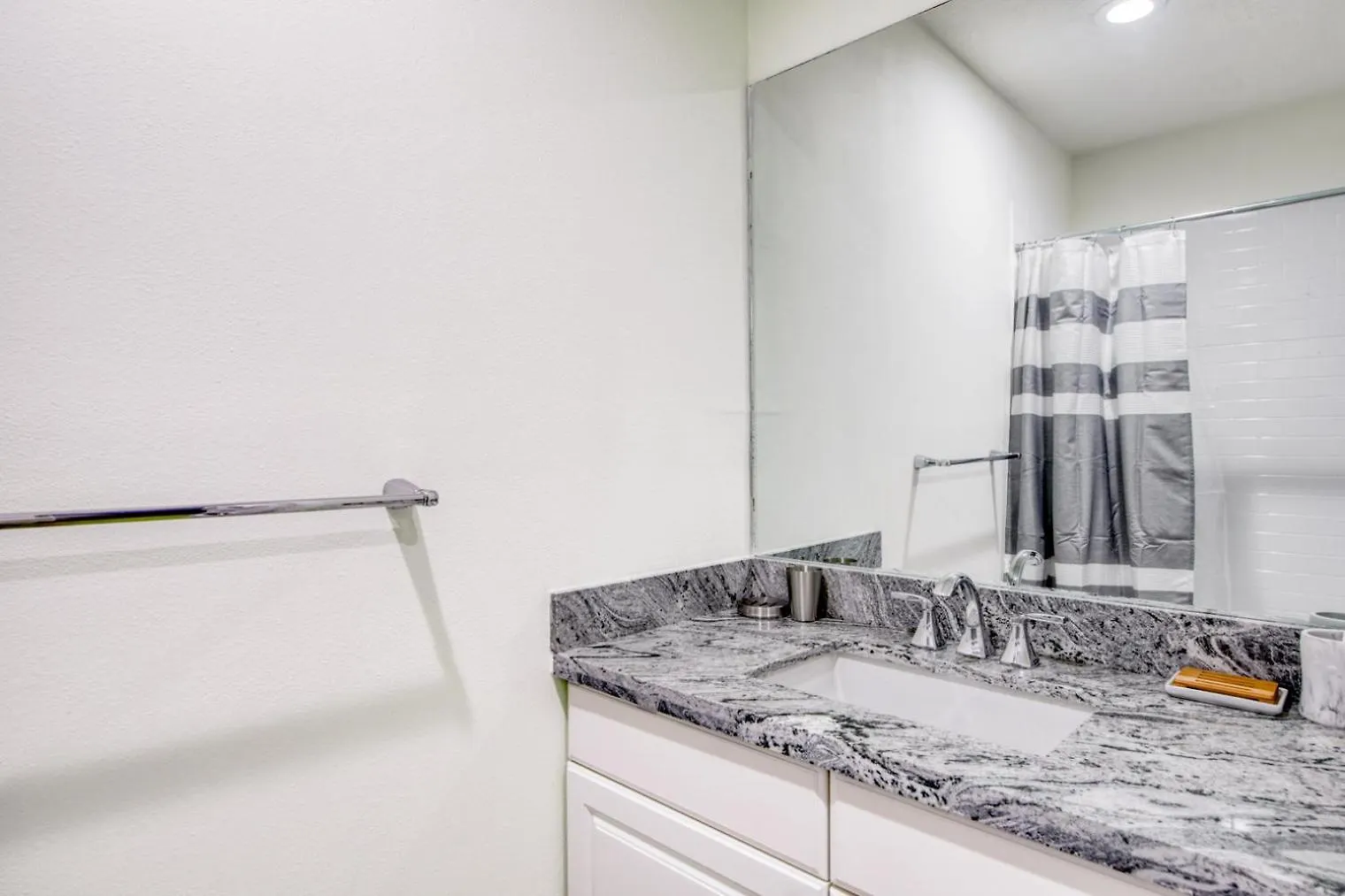 Downtown 1 Bedroom W Wd Near Bus Stations Mia-29 Apartment *