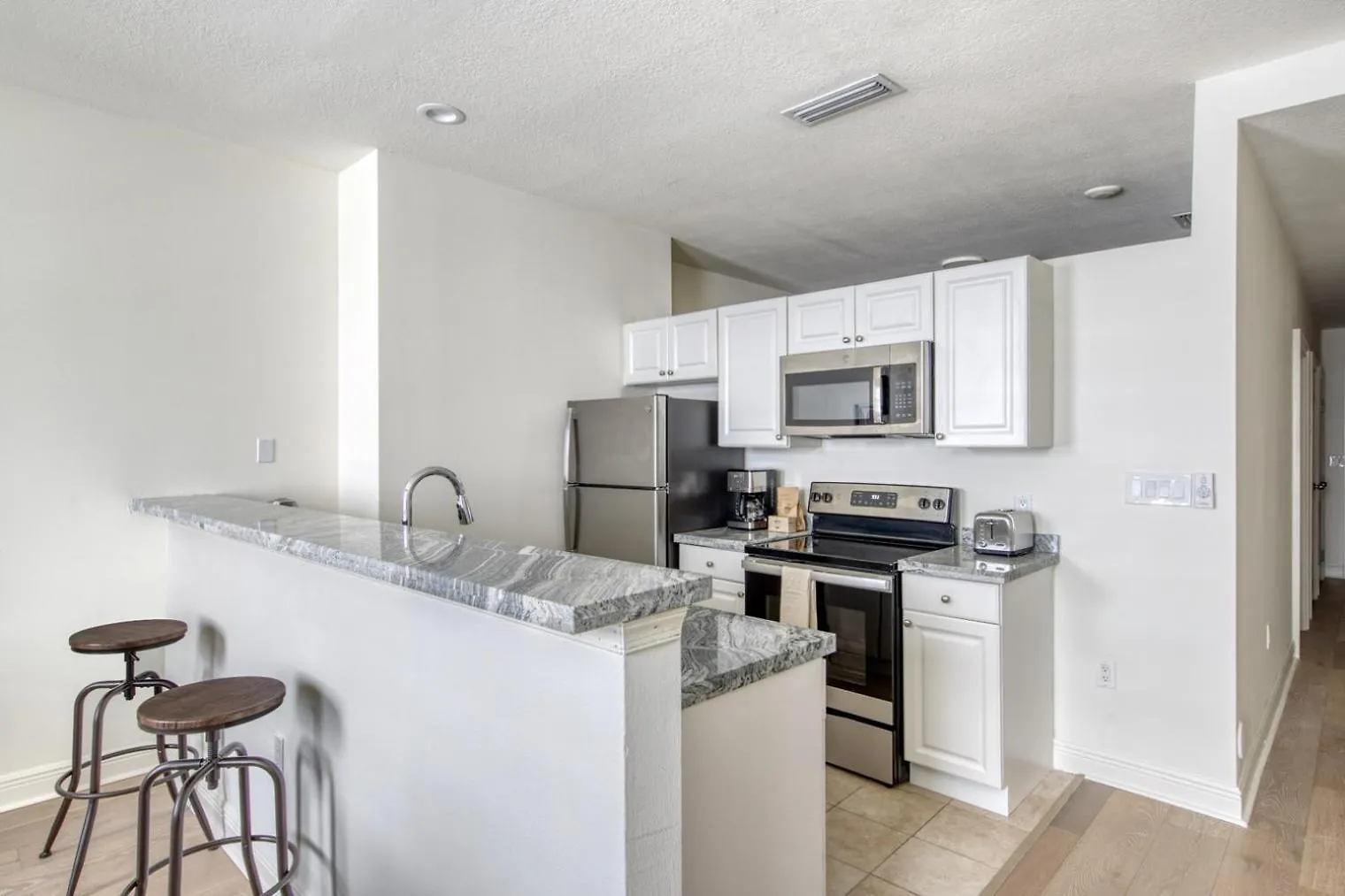 Downtown 1 Bedroom W Wd Near Bus Stations Mia-29 Apartment *