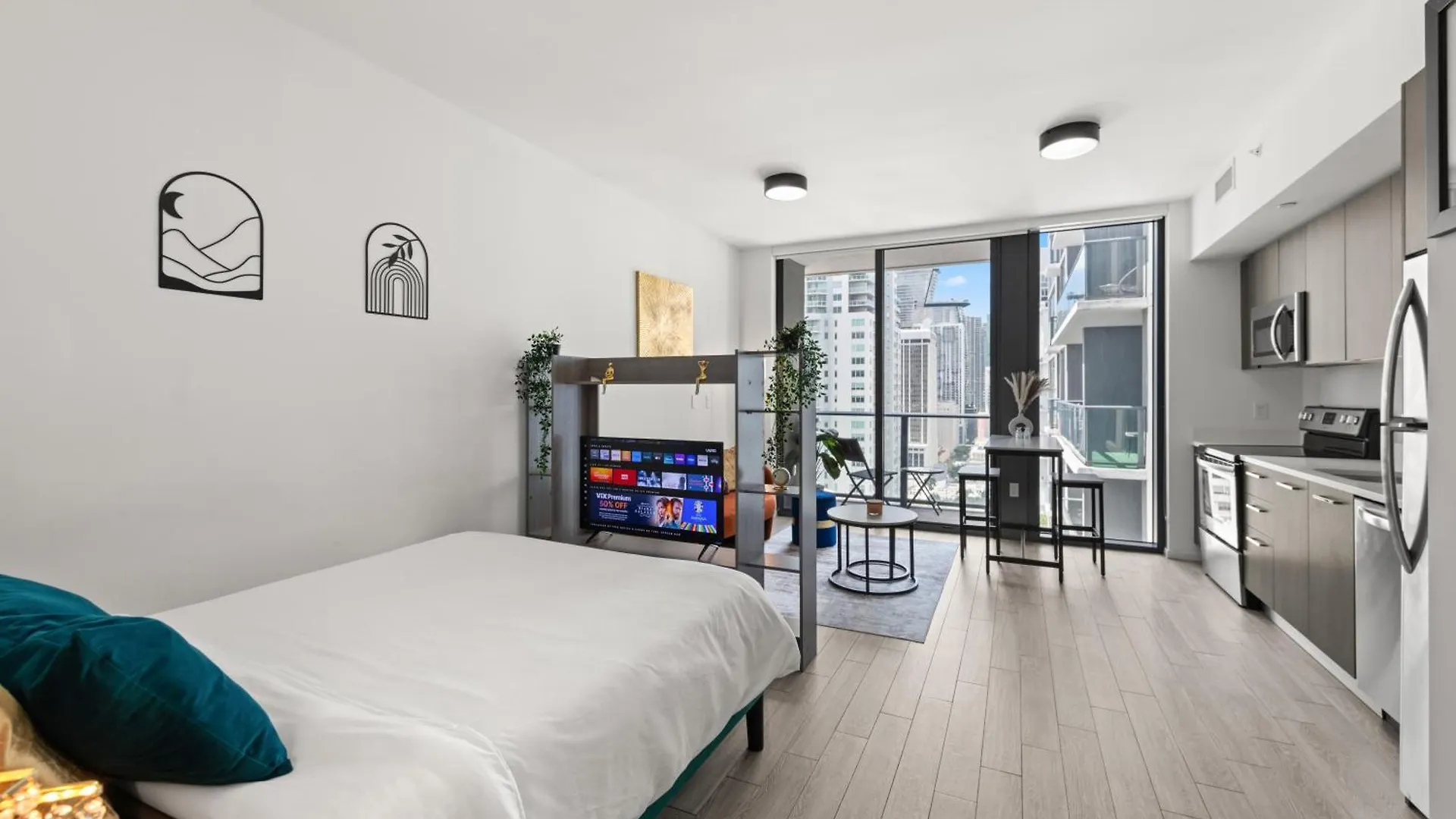 Breezy Luxury Residences - Near Kaseya Center *