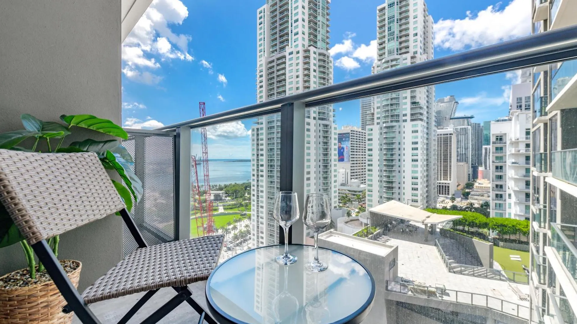 Apartment Breezy Luxury Residences - Near Kaseya Center Miami