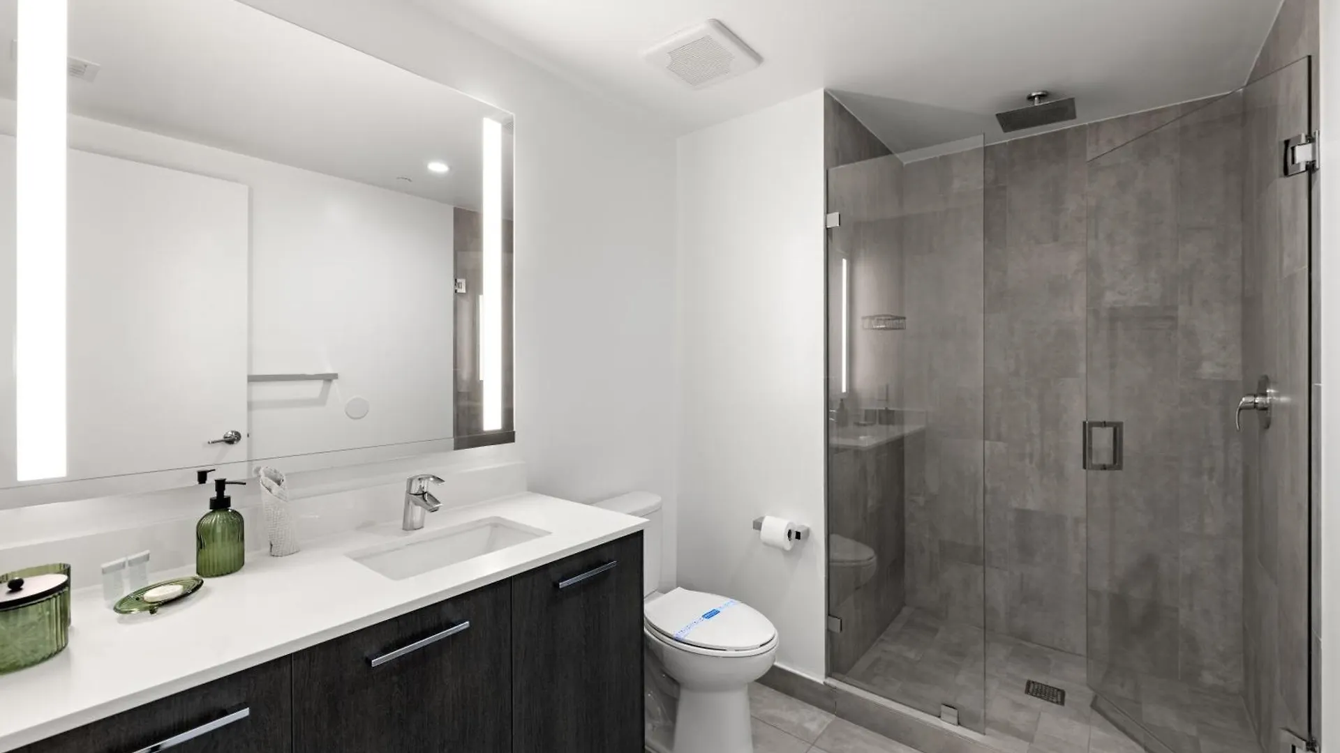 Breezy Luxury Residences - Near Kaseya Center Apartment Miami