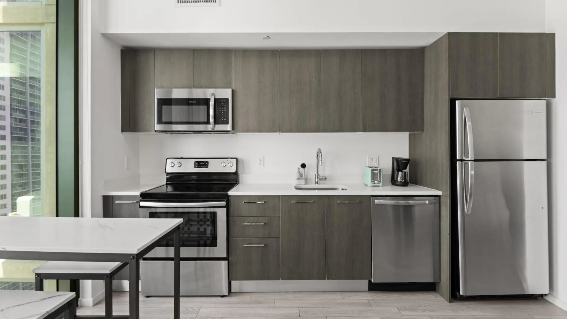 Breezy Luxury Residences - Near Kaseya Center Apartment Miami