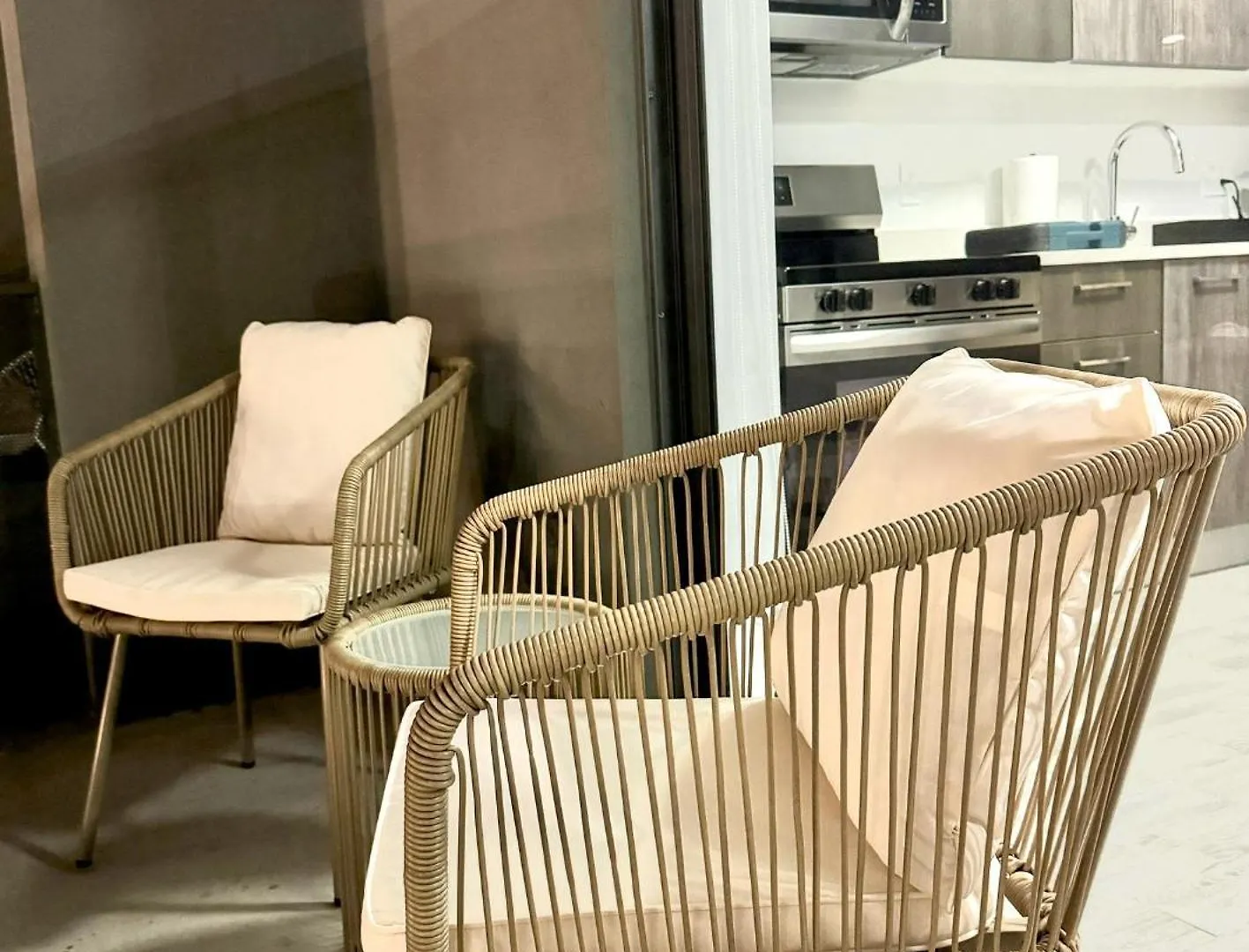 Apartment Modern & Chic Downtown One Block From Bayside Marketplace - Free Parking *
