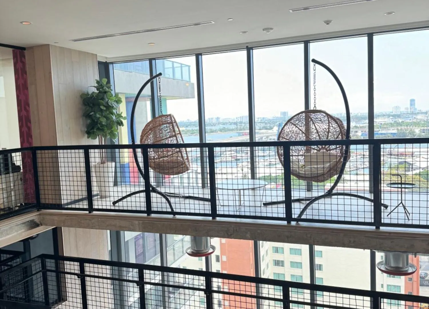 Modern & Chic Downtown One Block From Bayside Marketplace - Free Parking