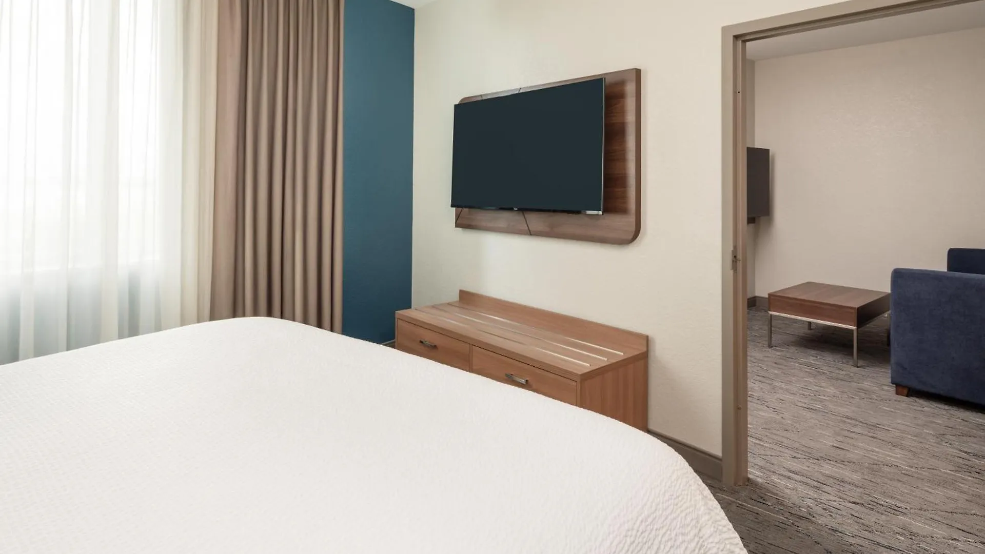 Hotel Express Airport-blue Lagoon Area By Ihg