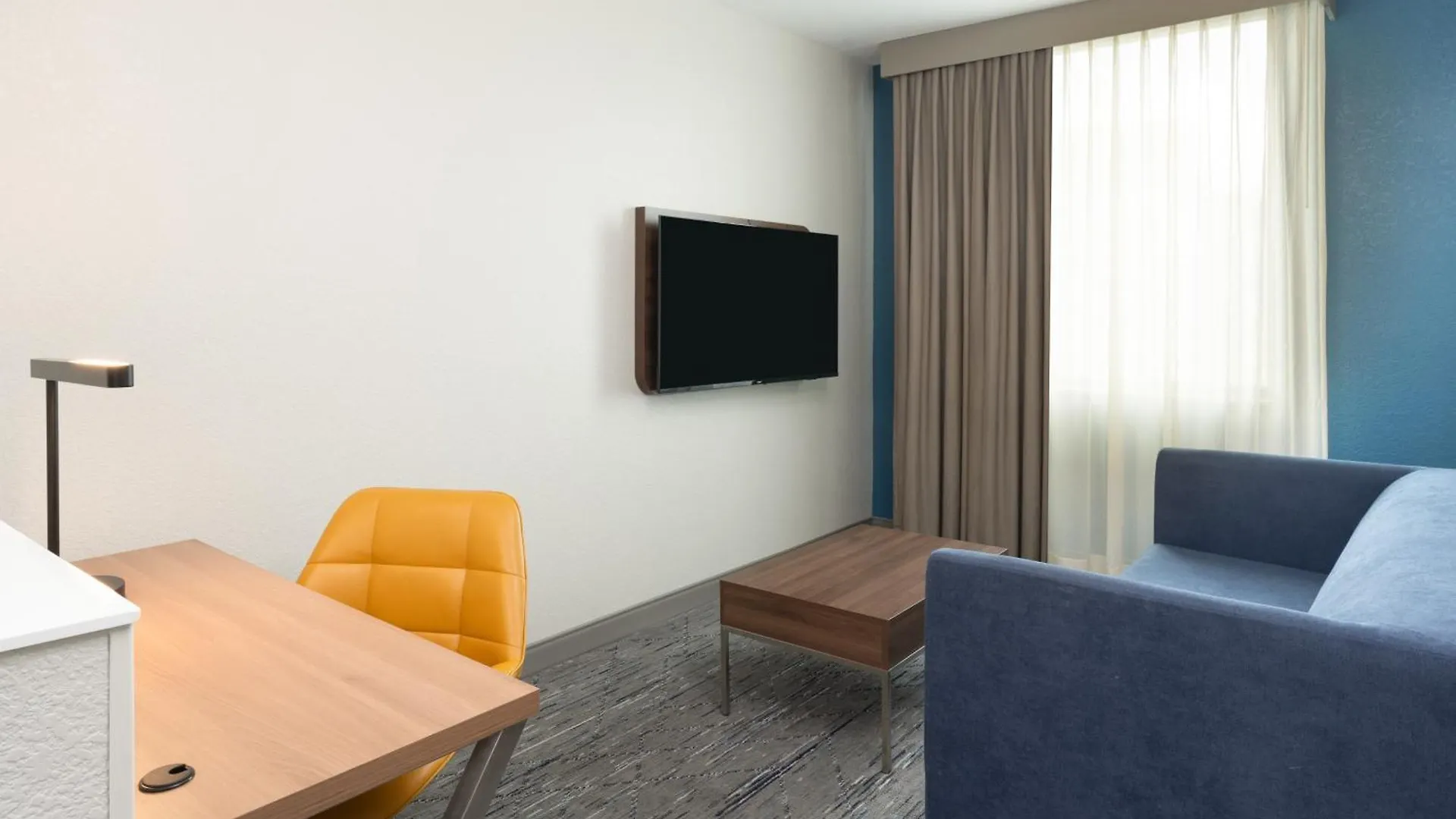 Express Airport-blue Lagoon Area By Ihg 4*
