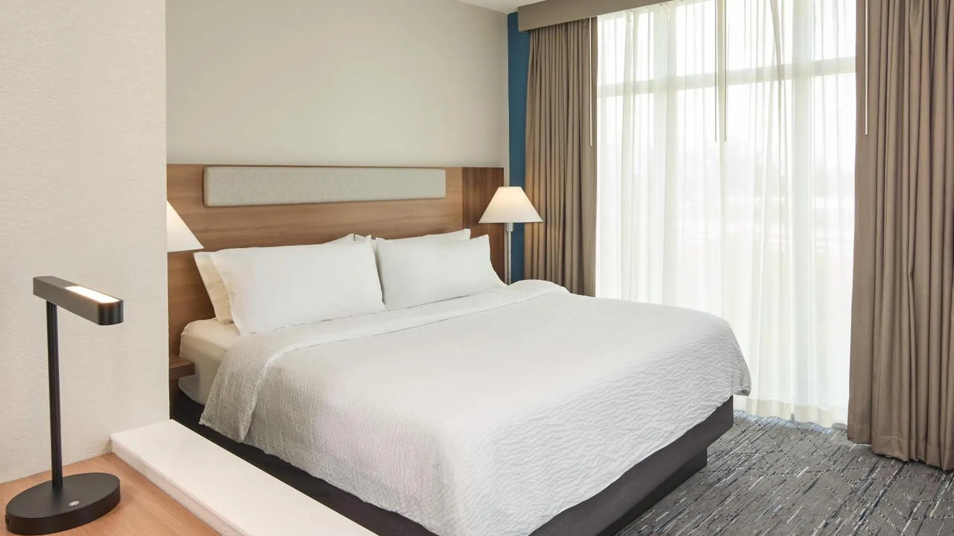 Express Airport-blue Lagoon Area By Ihg Hotel 4*