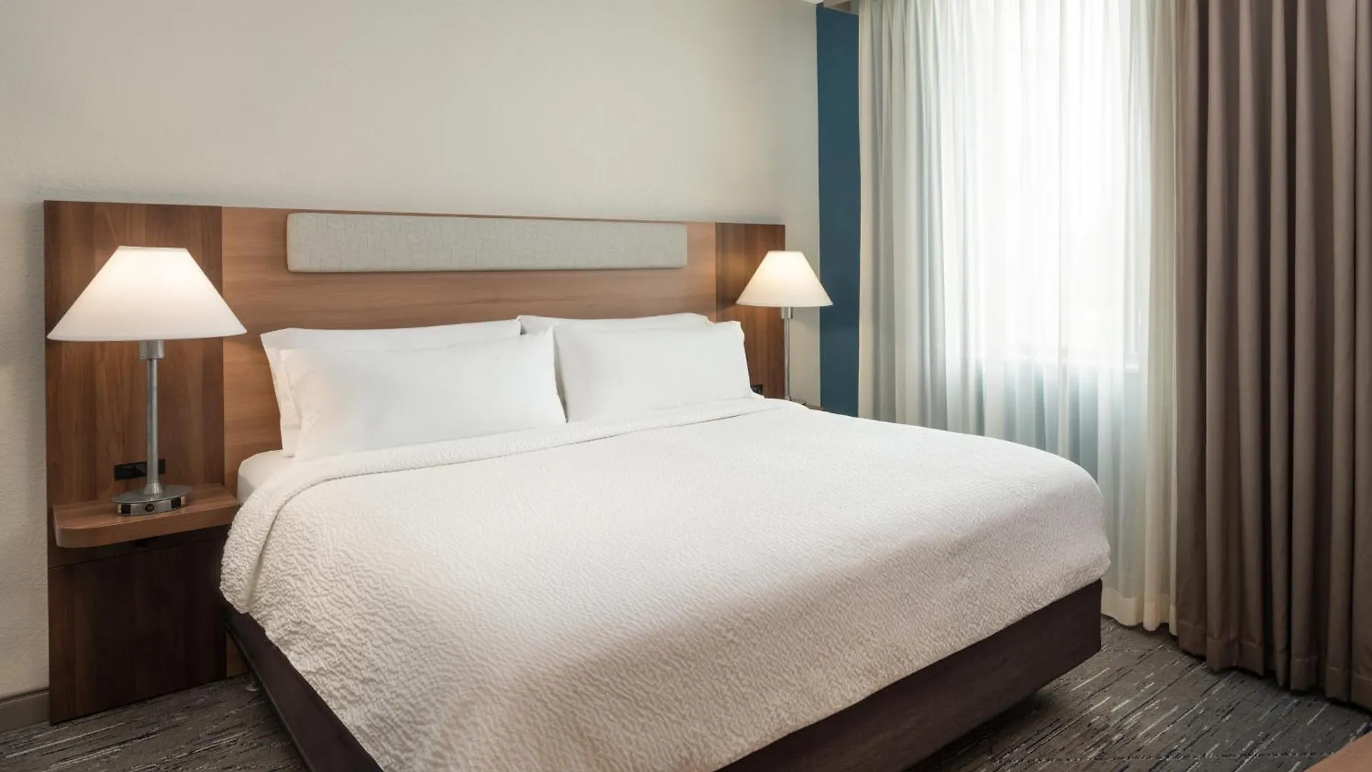 Express Airport-blue Lagoon Area By Ihg