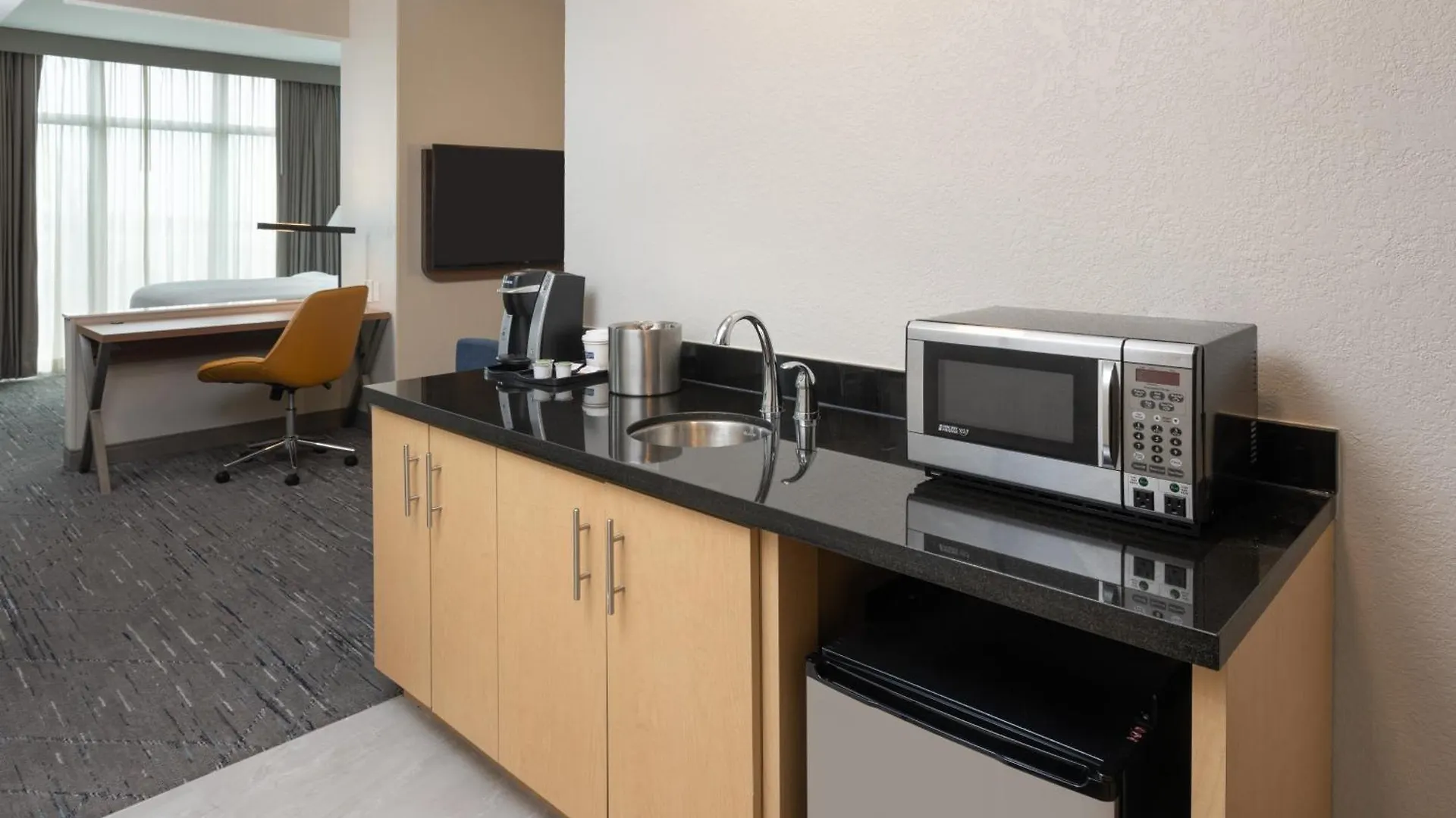 Hotel Express Airport-blue Lagoon Area By Ihg 4*