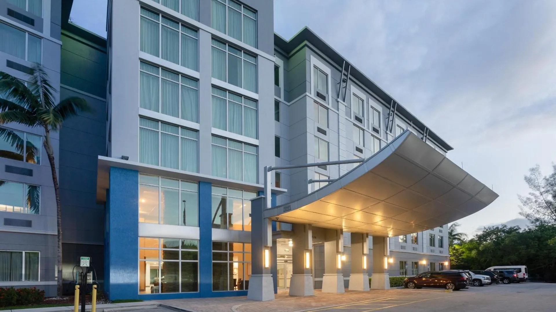 Hotel Express Airport-blue Lagoon Area By Ihg