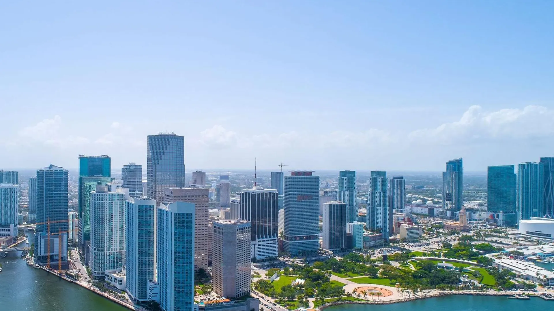 Explore Miami's Heat - Cozy Pool & Gym Apartment