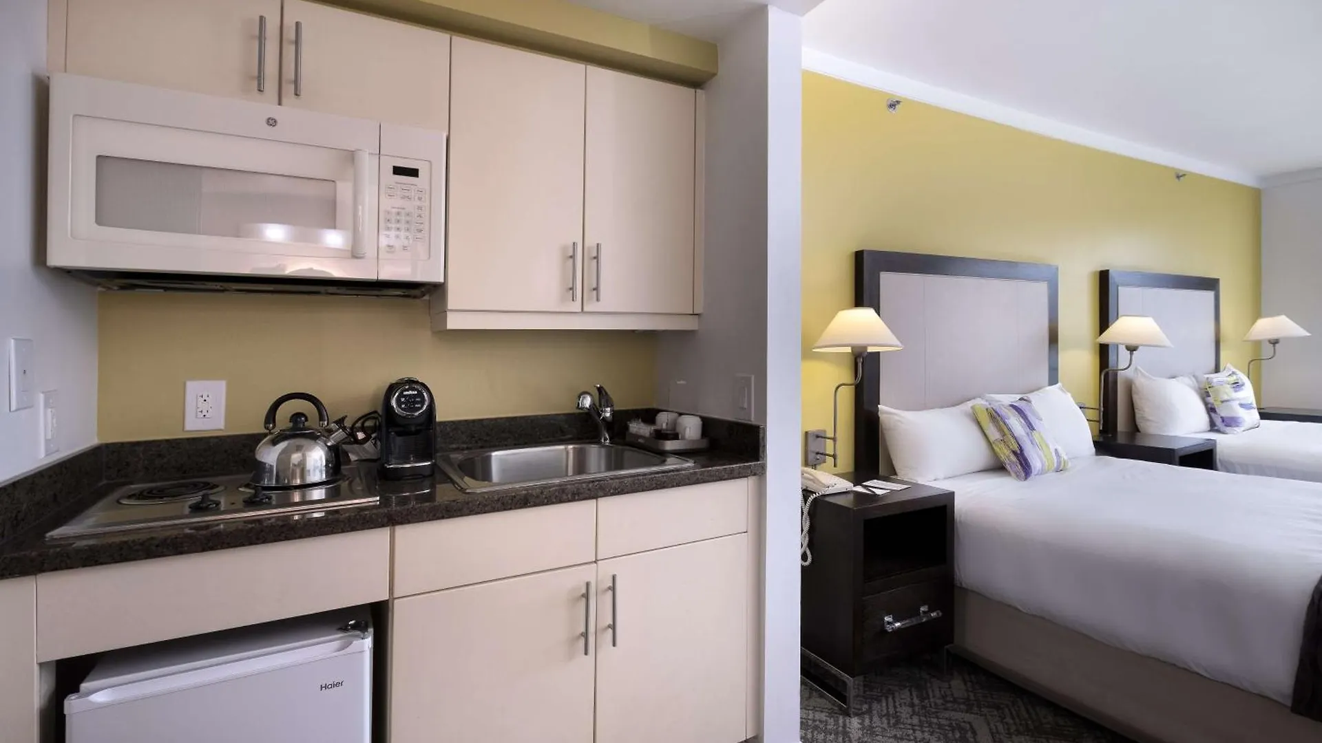 Arya Bw Premier Collection Hotel