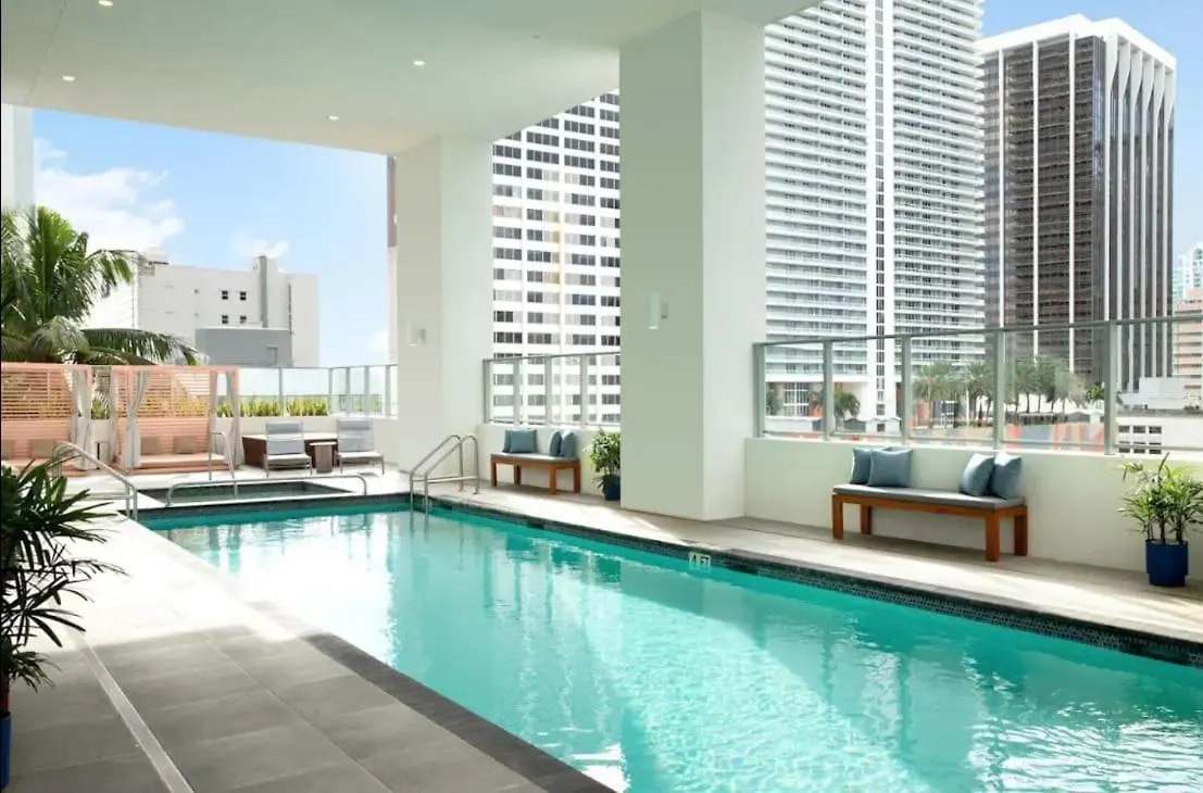 Sky-high 1 Bedroom Downtown Miami's Heart - Pool & Gym