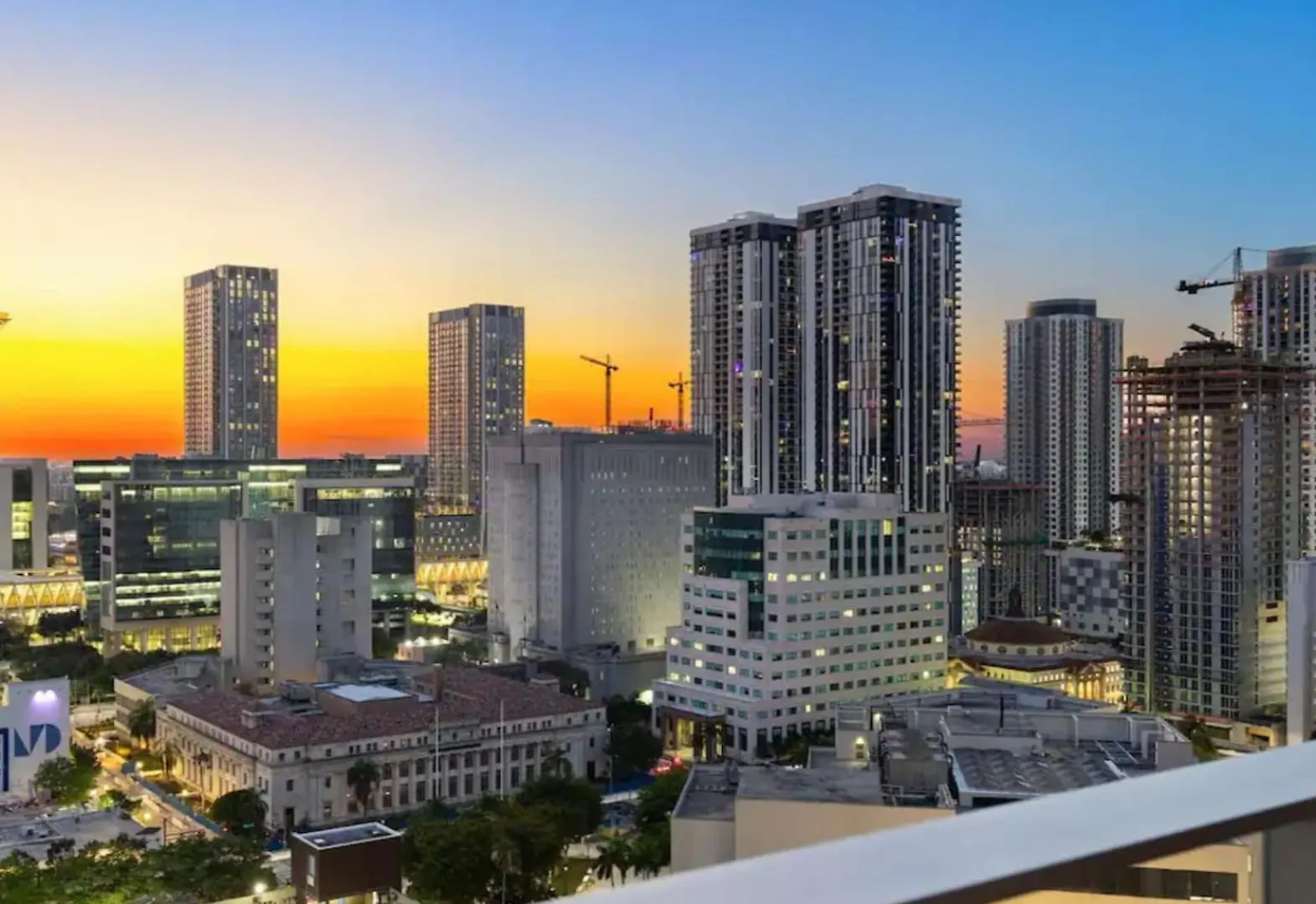 Sky-high 1 Bedroom Downtown Miami's Heart - Pool & Gym * Miami