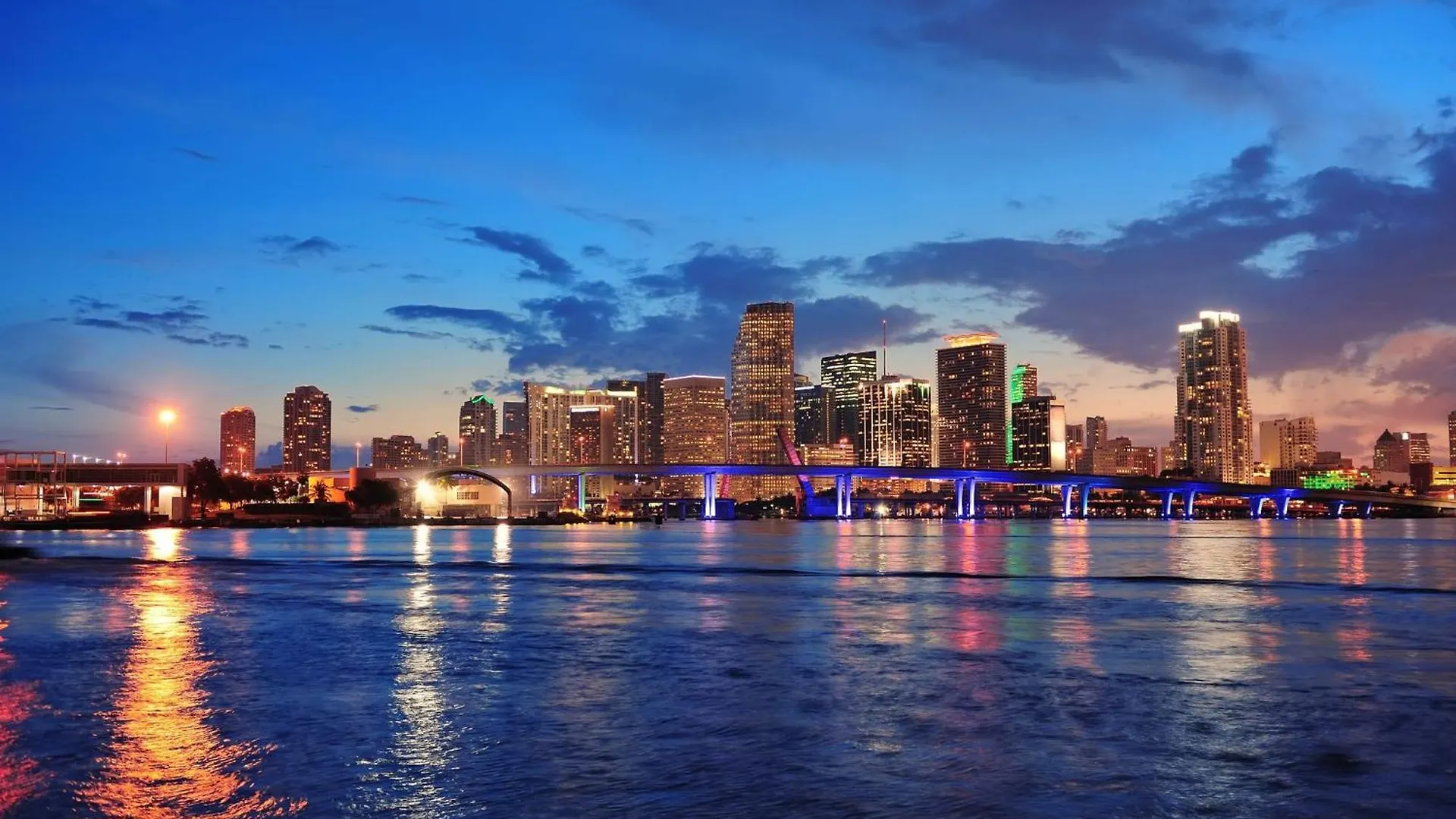 Sky-high 1 Bedroom Downtown Miami's Heart - Pool & Gym * Miami
