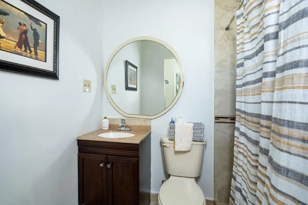 Holiday home Abundant 3bd King Bed Free Parking Wi-fi *