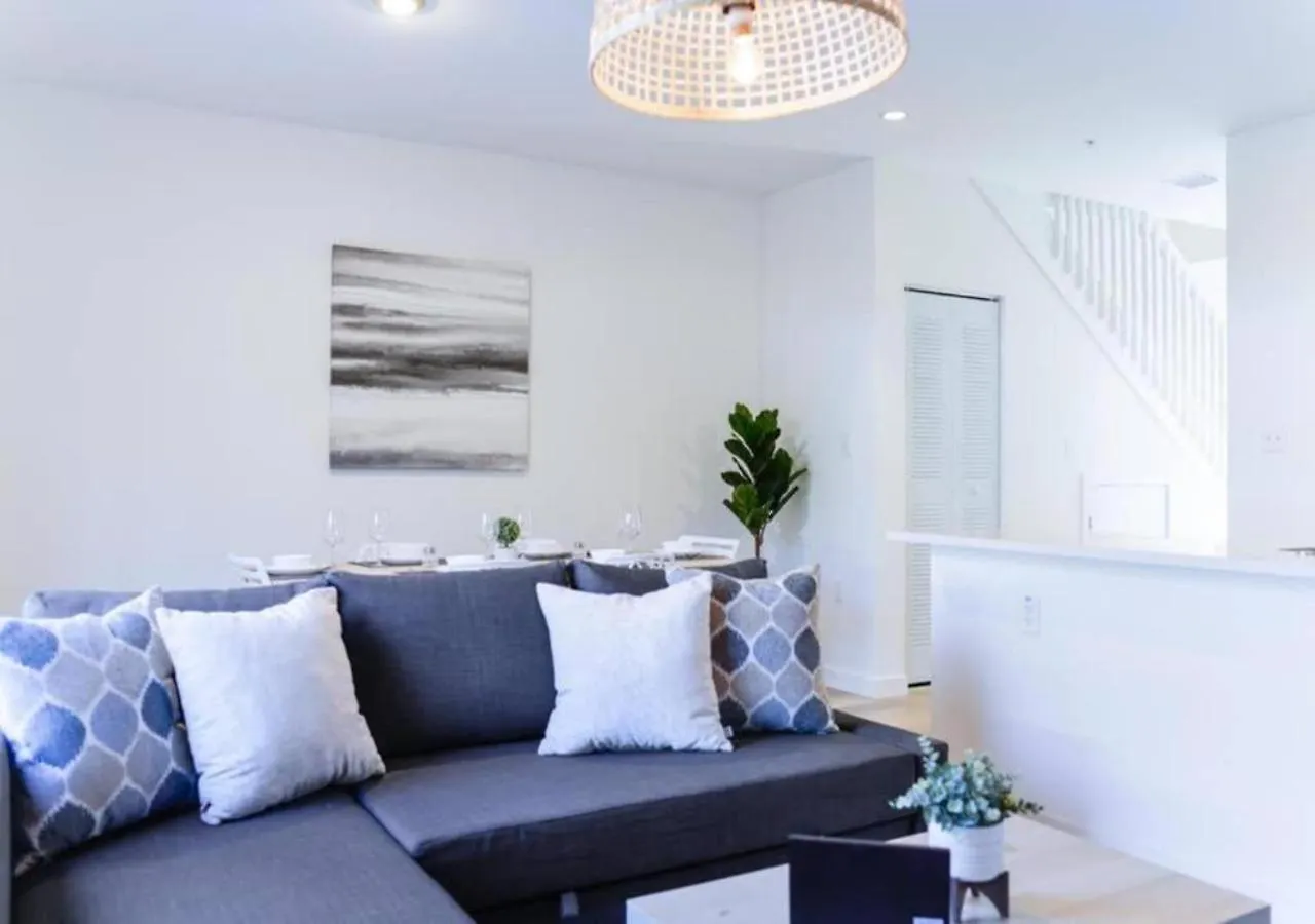 Modern Townhouse 18 Min From The Beach & Aventura - Th1 Holiday home