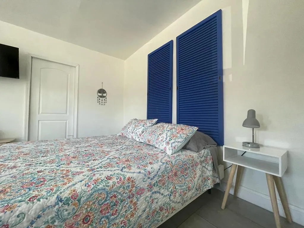 Chic And Comfortable Free Street Parking Apartment Miami