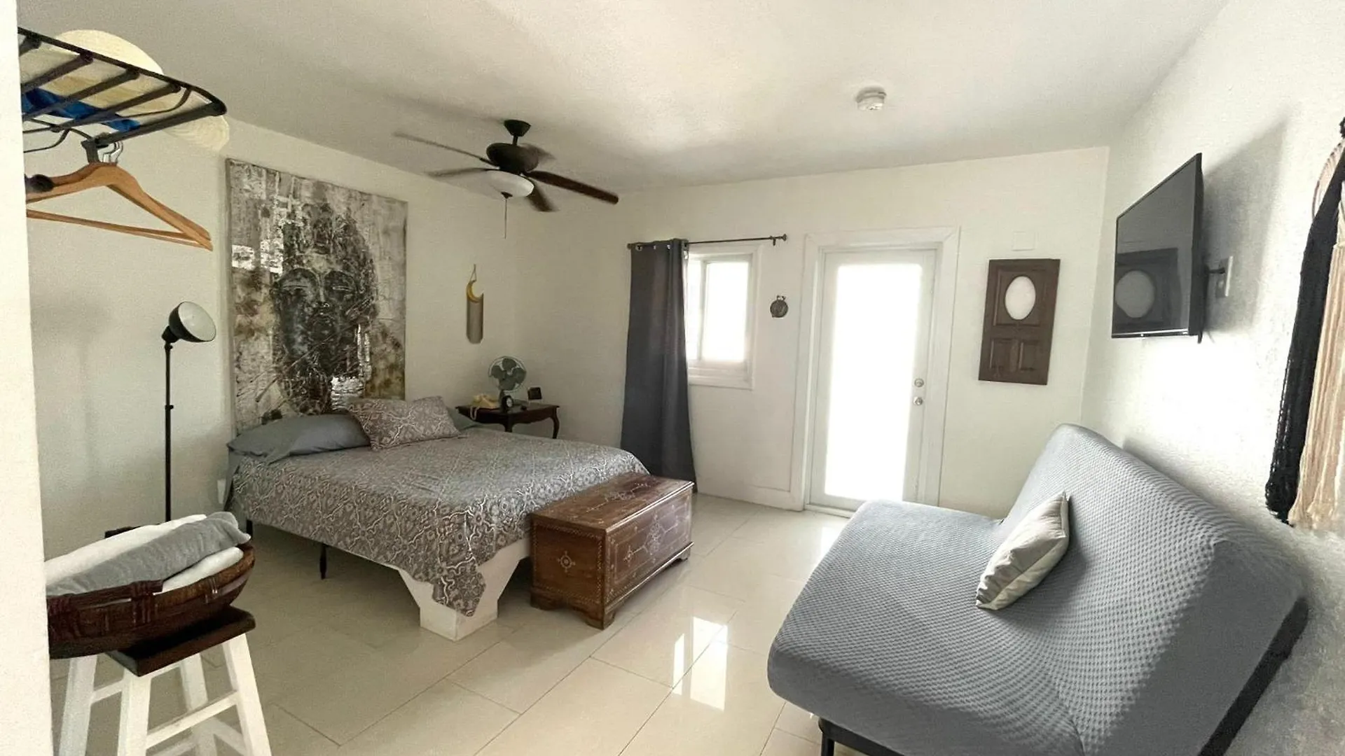 Apartment Private Blocks From Coconut Grove