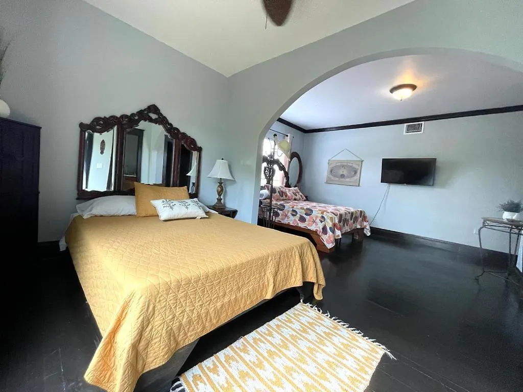 Heavenly In Little Havana Free Parking Homestay Miami