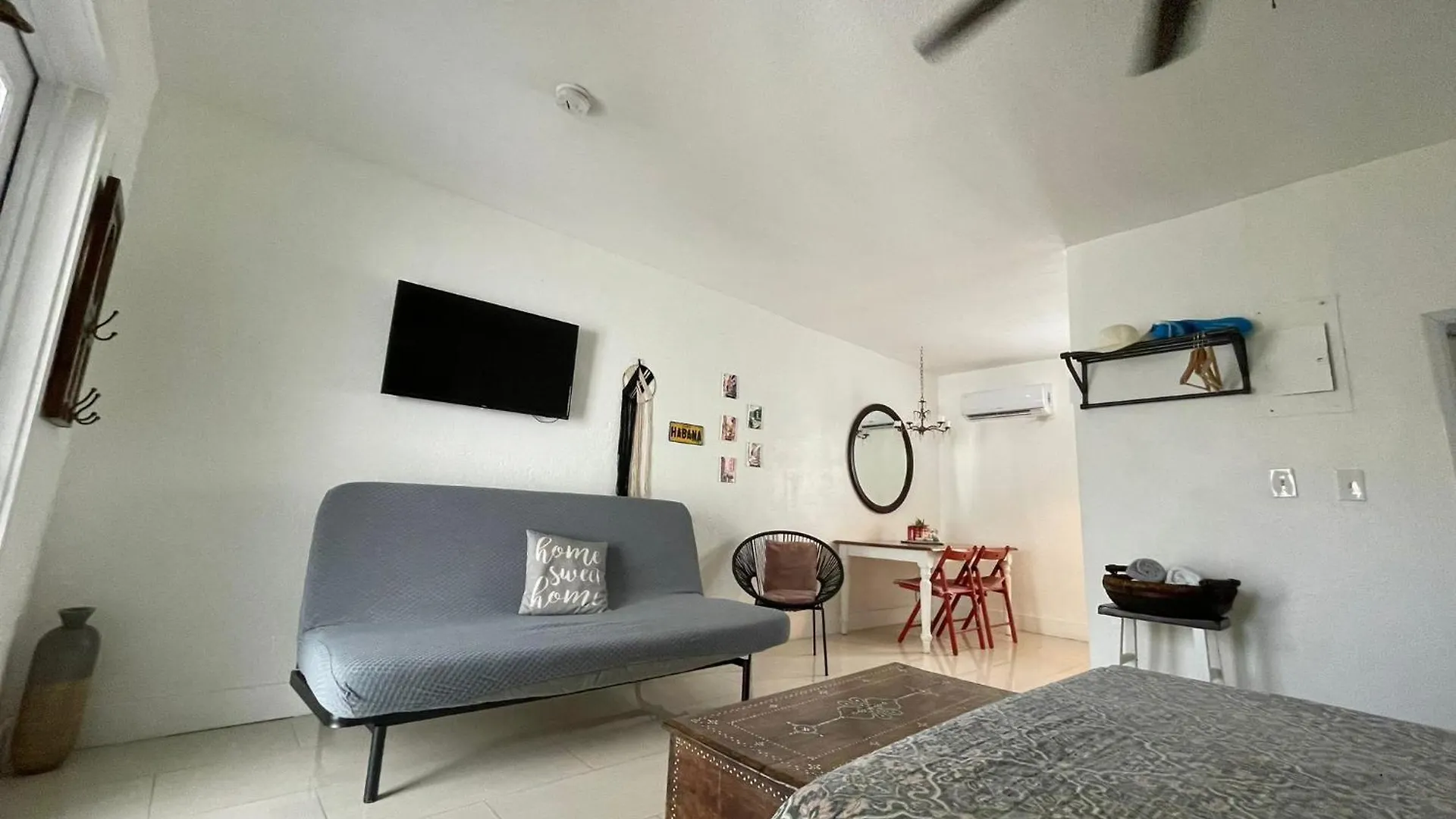 Apartment Private Blocks From Coconut Grove