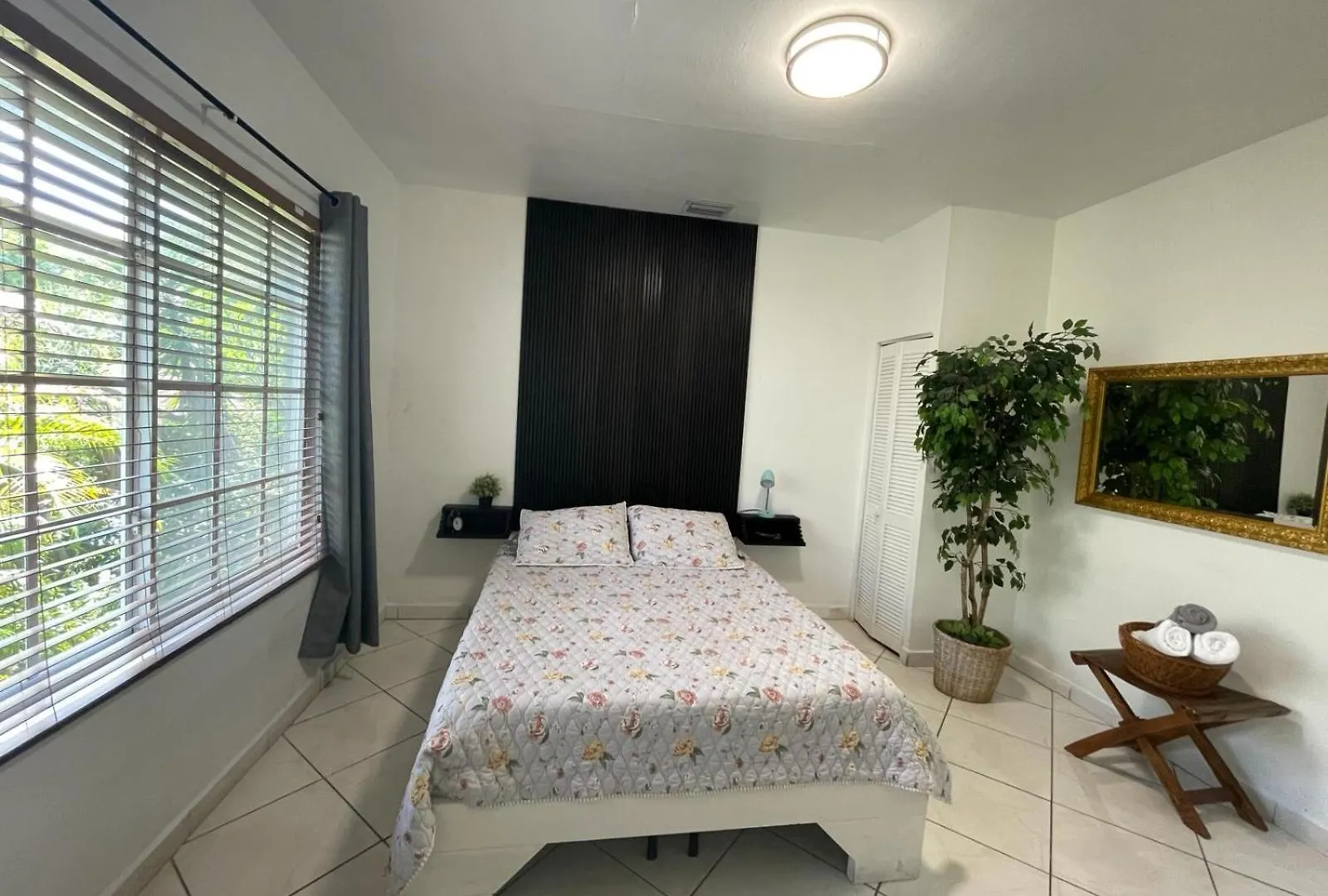 Private Next To Calle Ocho Homestay *