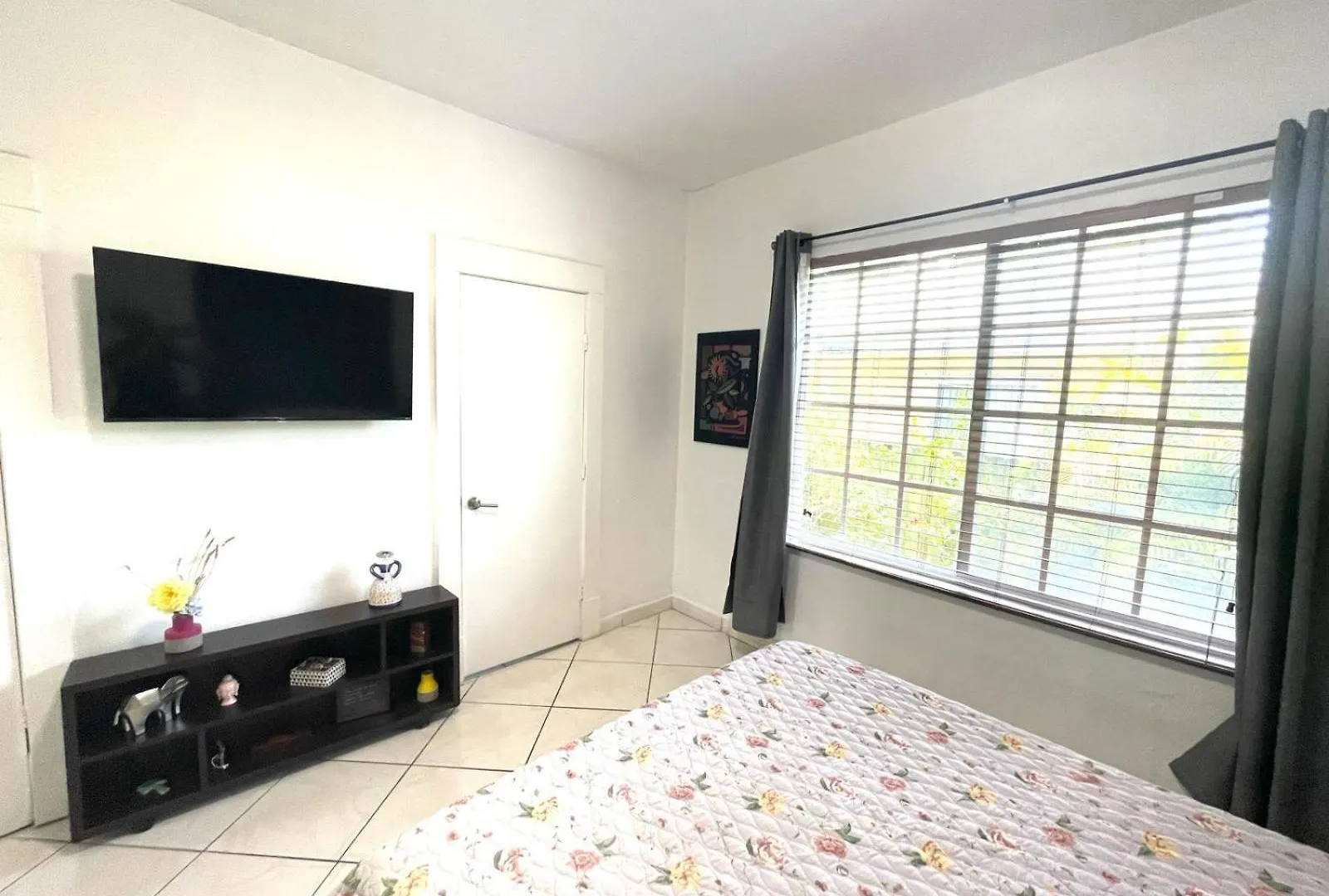 Private Next To Calle Ocho *