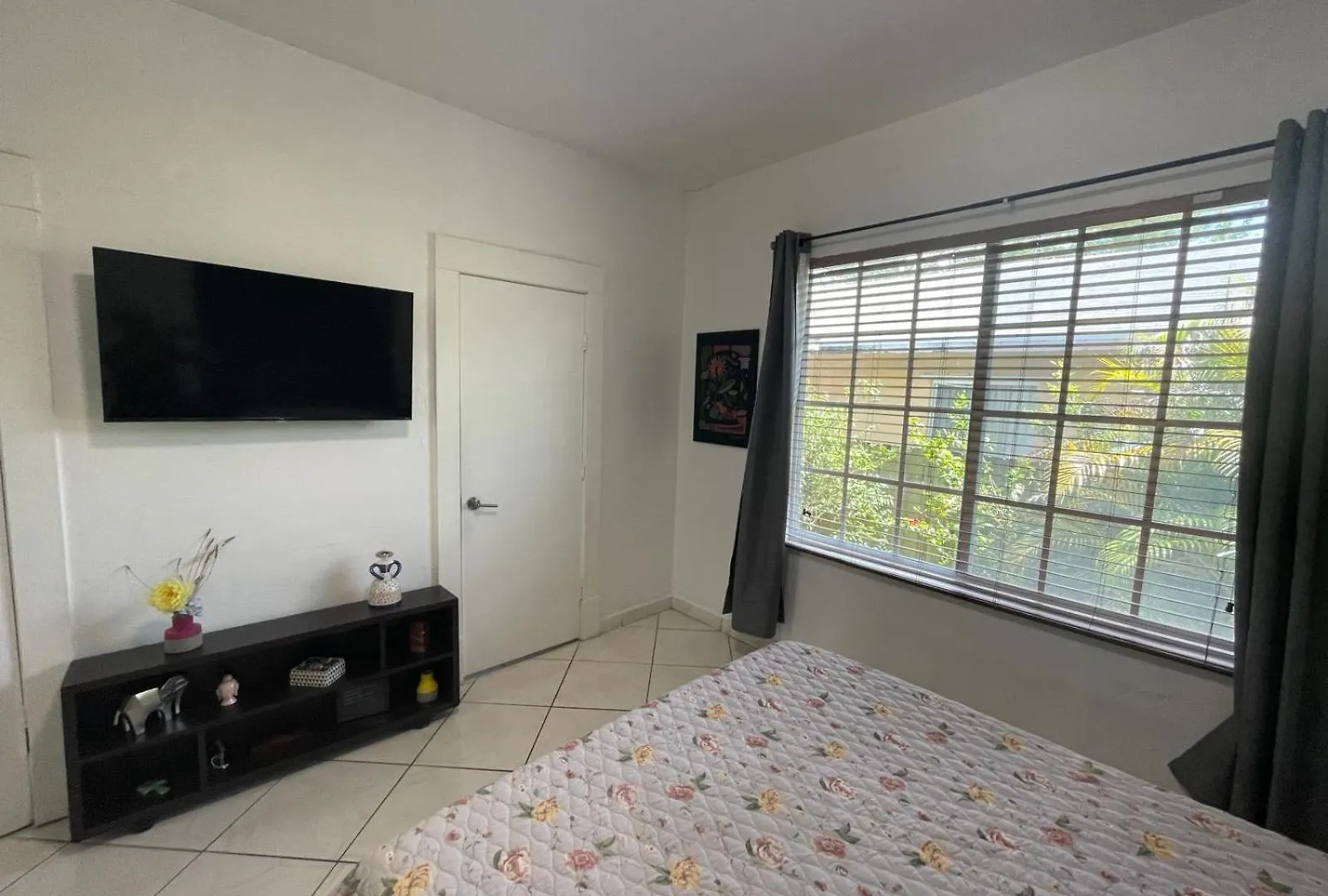 Private Next To Calle Ocho *