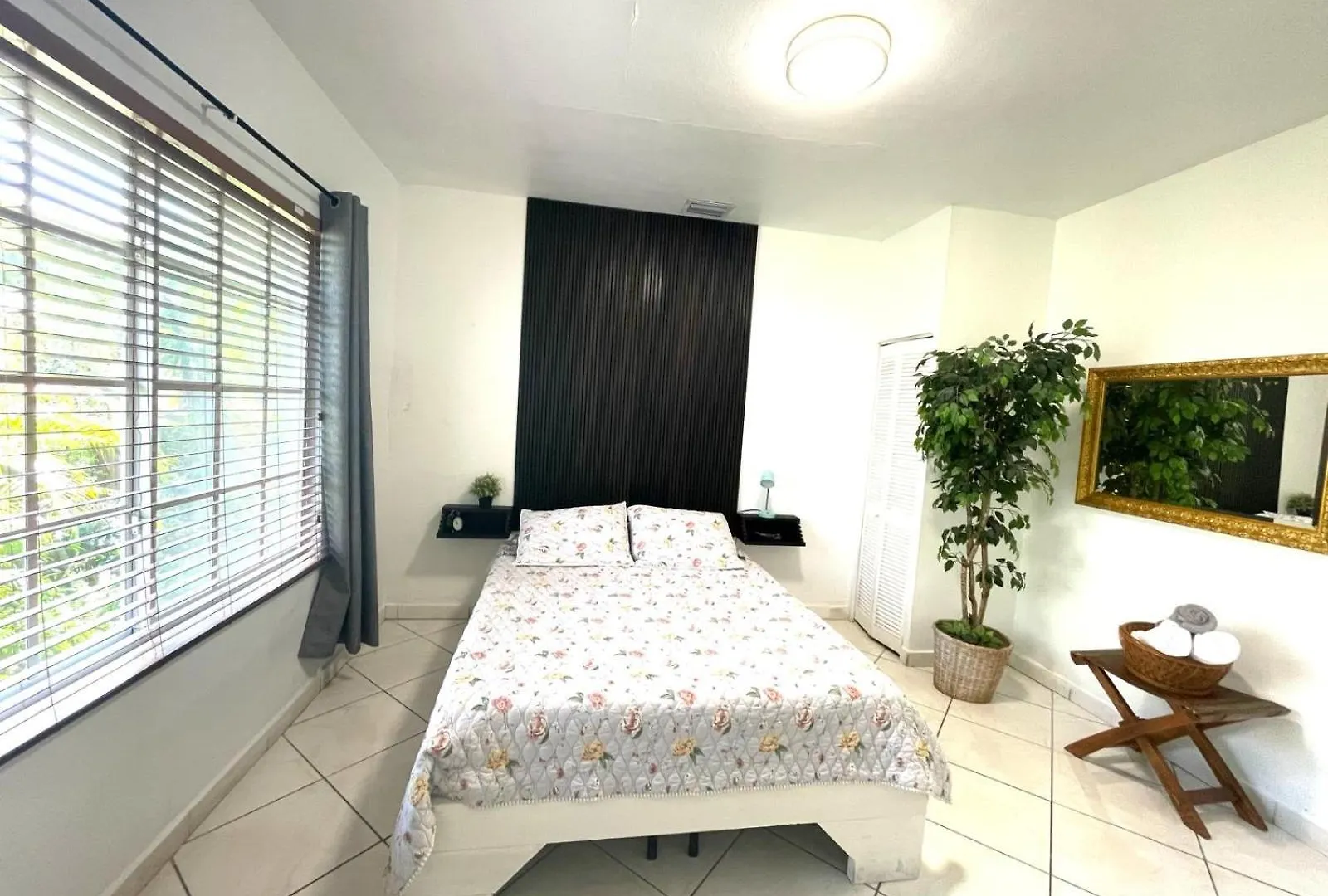 Private Next To Calle Ocho Homestay *